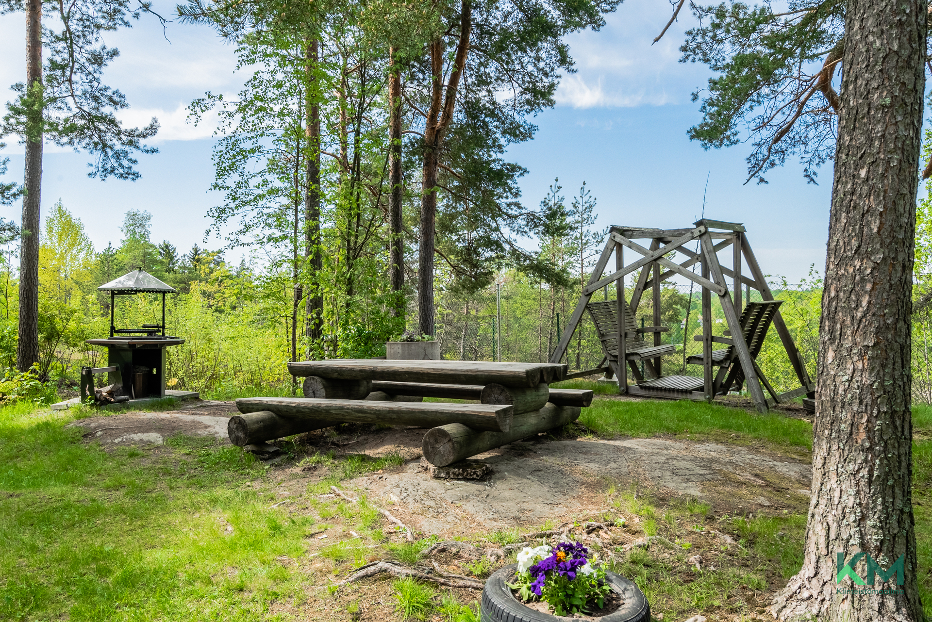 taloyhtiön viihtyisää pihaa