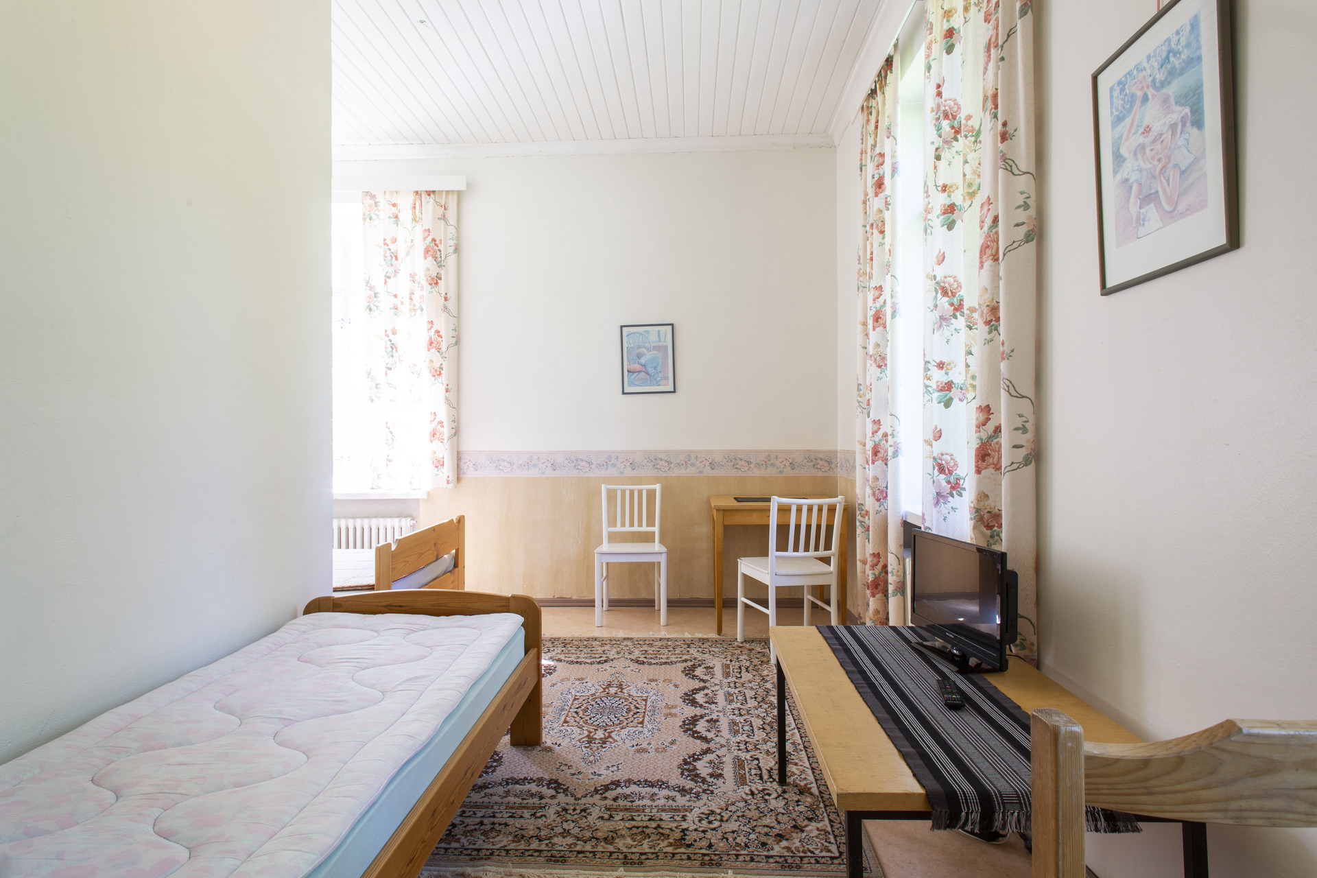 Kolmen hengen huone