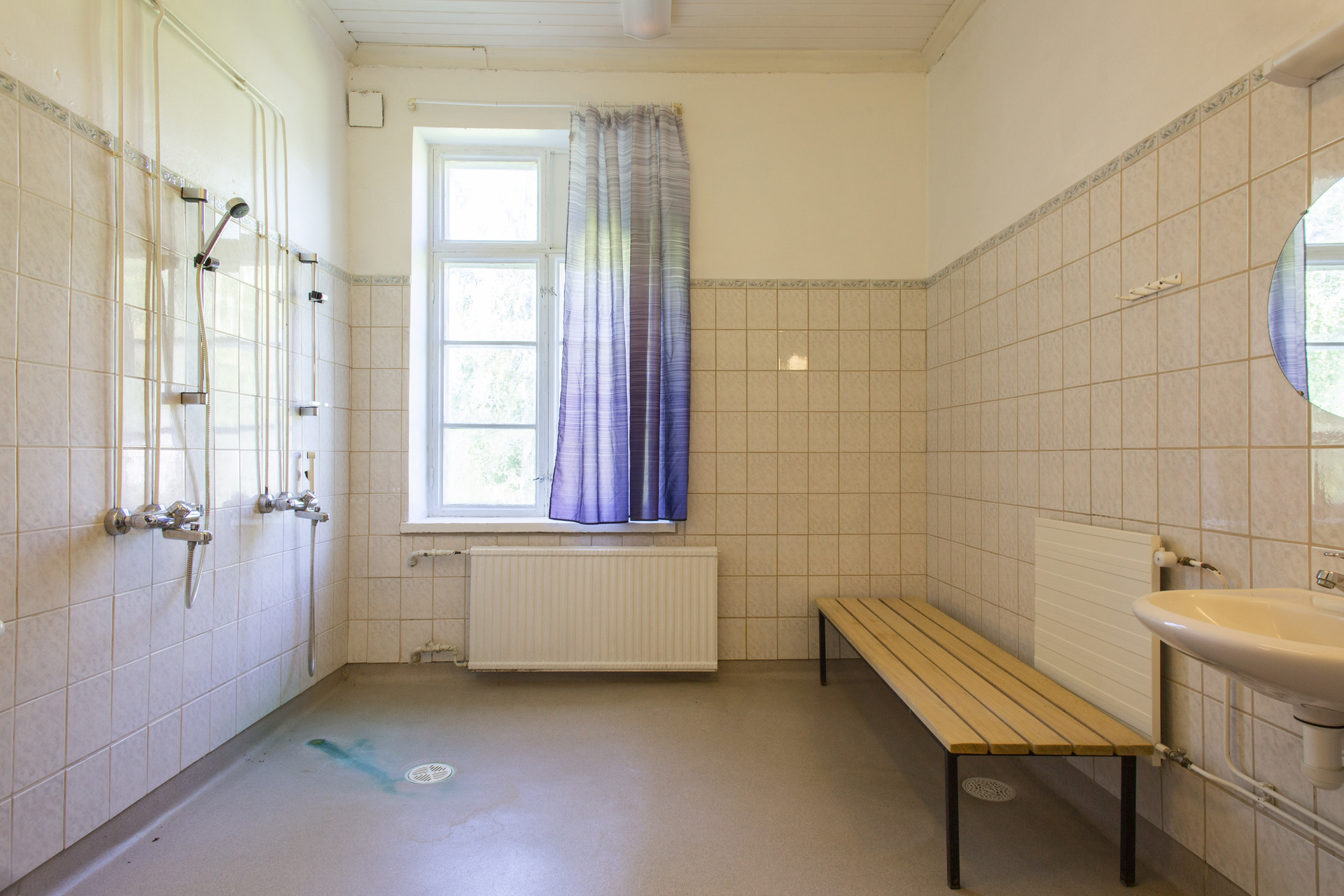 erillinen suihkutila