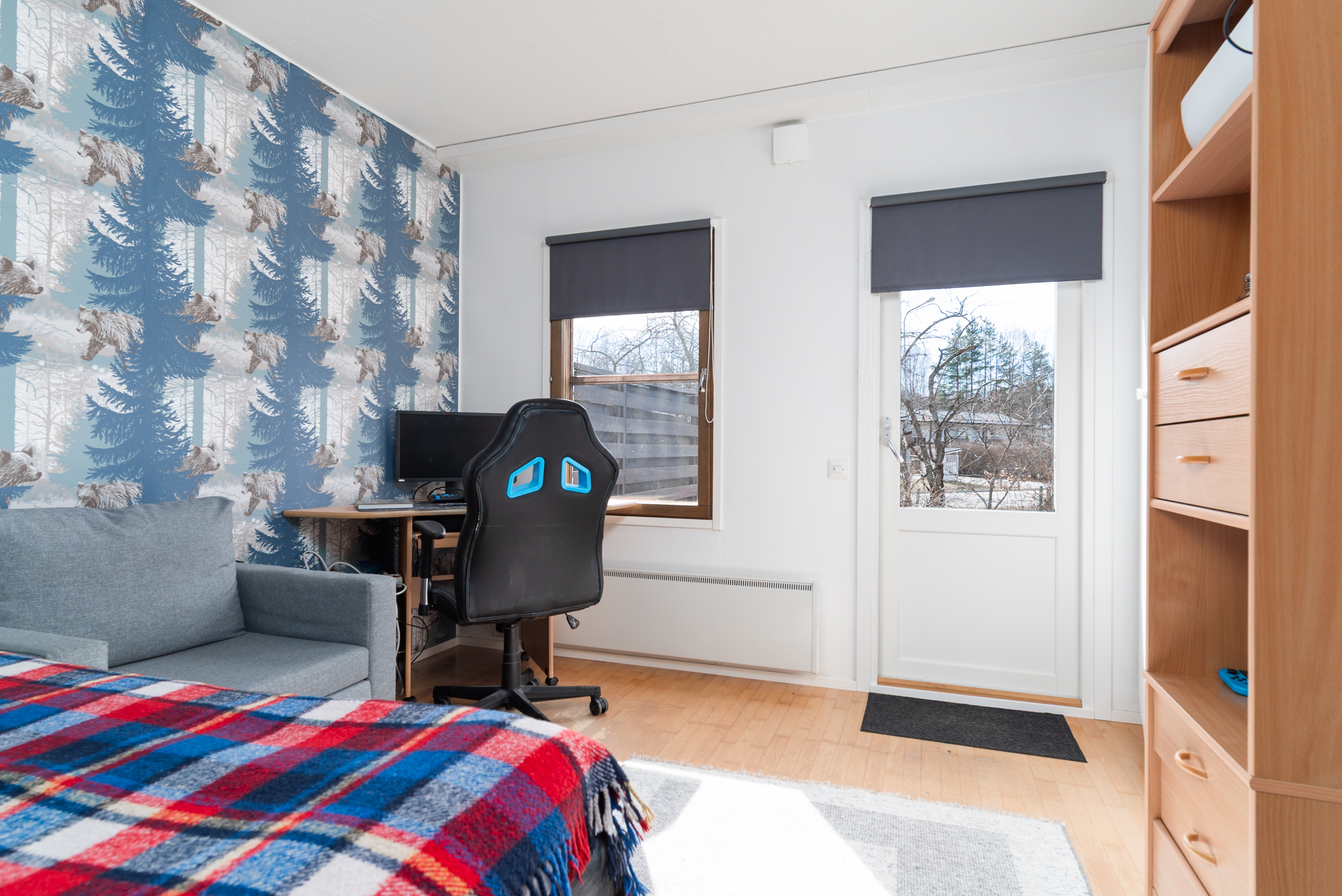 Alakerran ensimmäinen makuuhuone