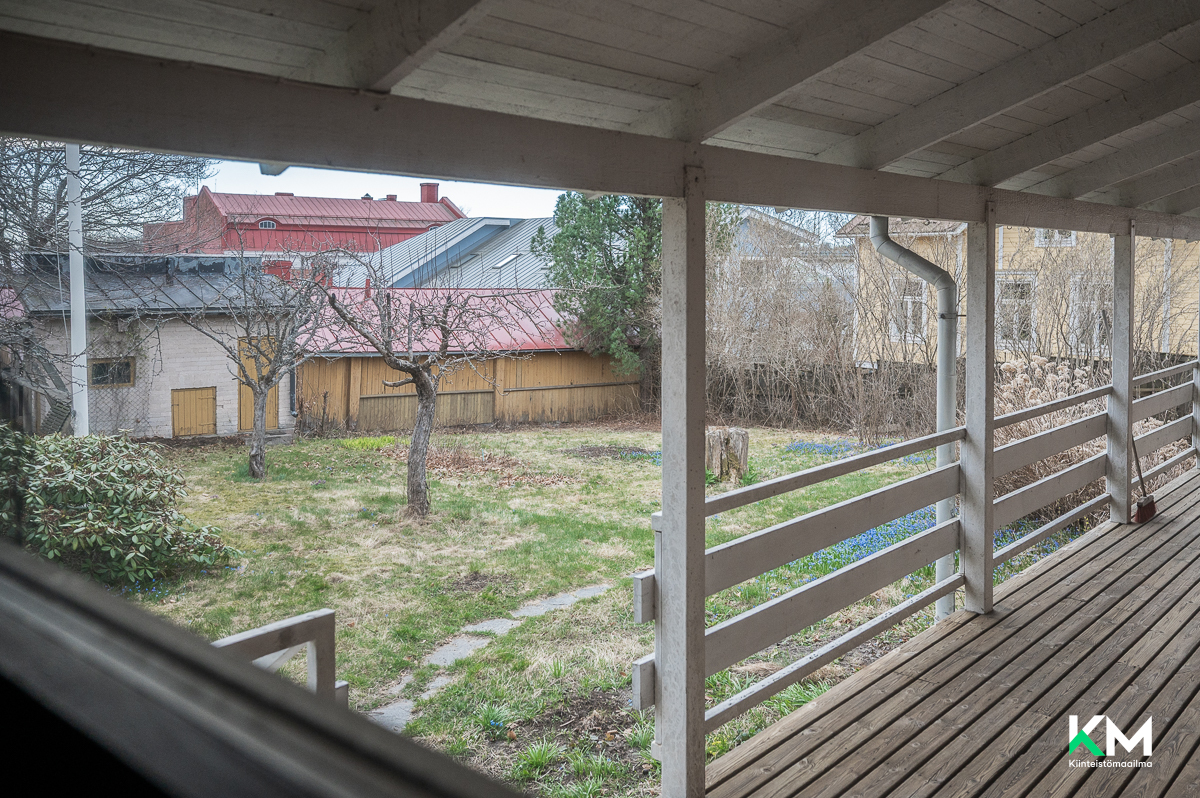 Näkymä saunan ikkunasta