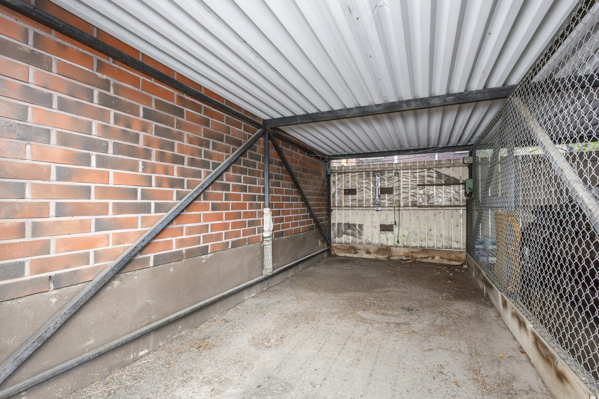 Kylmä autotalli 12,5m2 myydään omalla osakesarjallaan/ 7000€