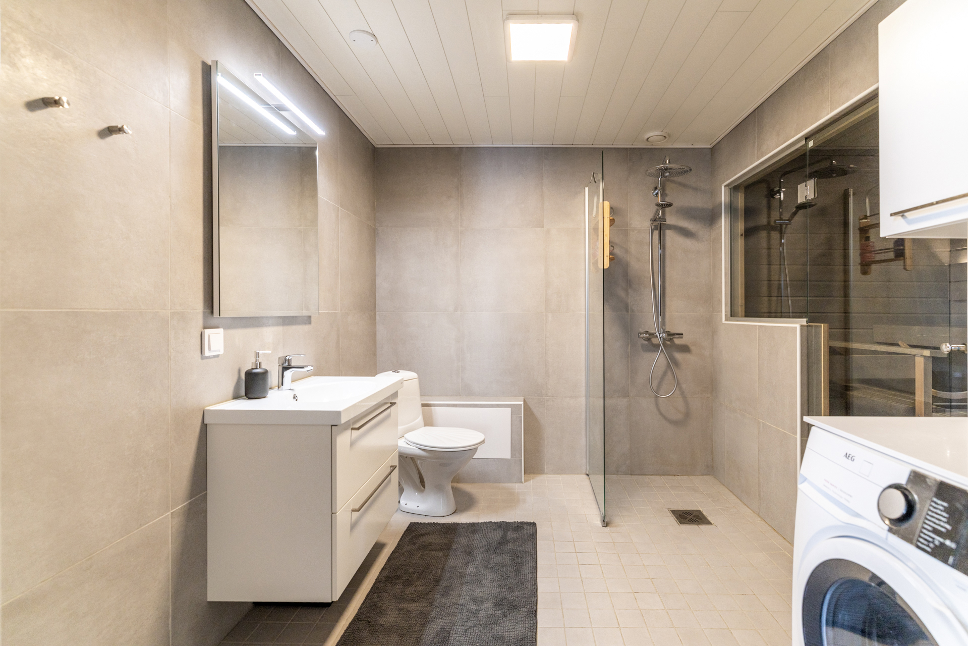 Uusittu kylpyhuone ja sauna