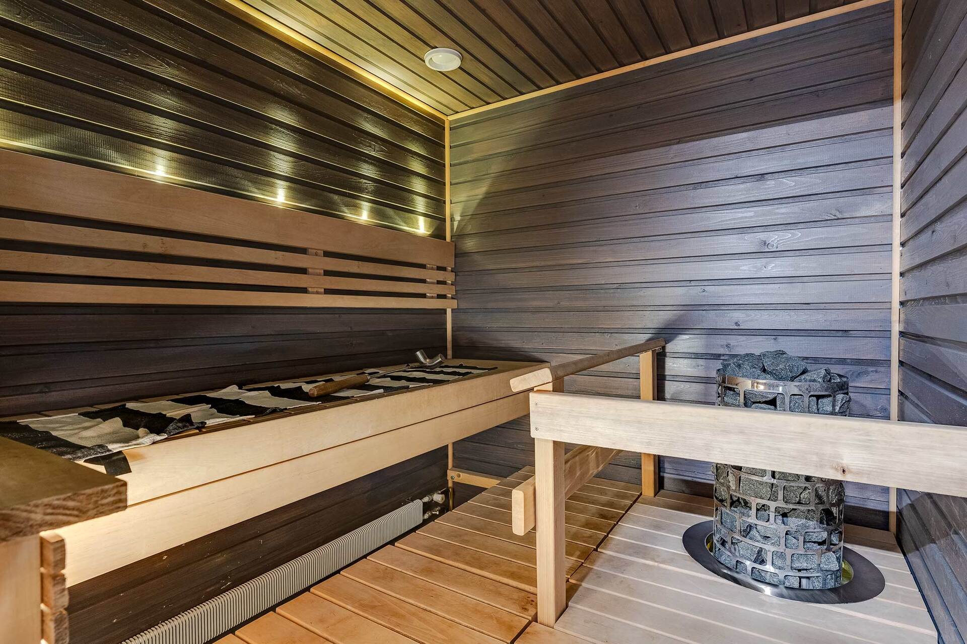 Tyylikäs ja tunnelmallinen sauna