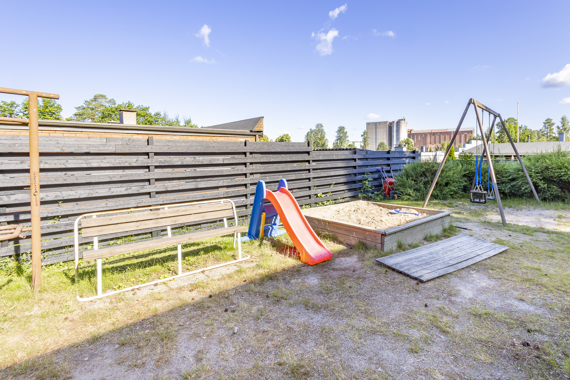 taloyhtiön leikkipiha