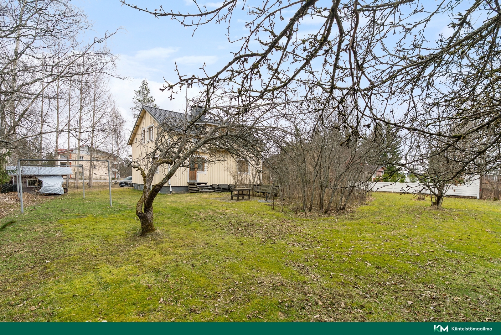 Omenalahdentie 2b, Tuusula