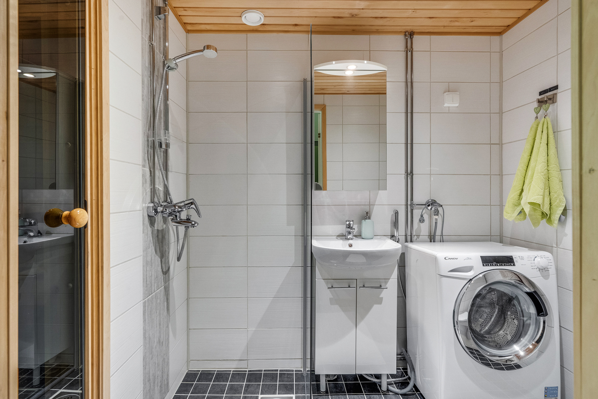 Kylpyhuone ja sauna on remontoitu 2018