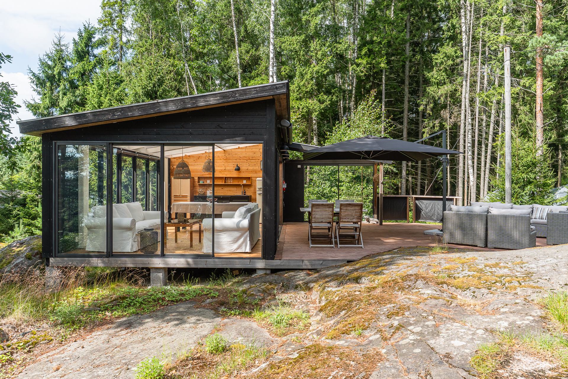 Pihakeittiö ja terassialue