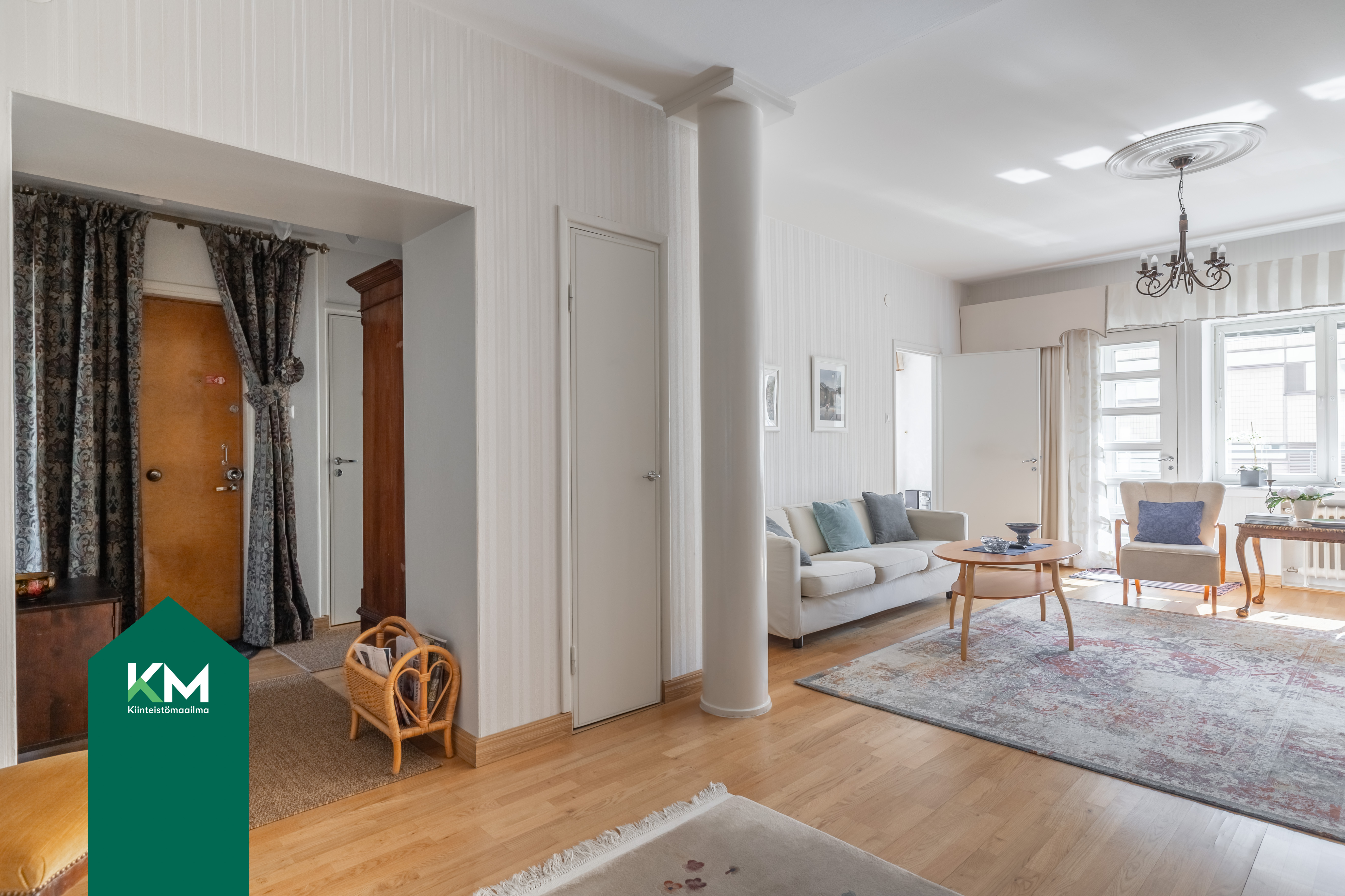 Eteisen verhot kuuluvat kauppaan.