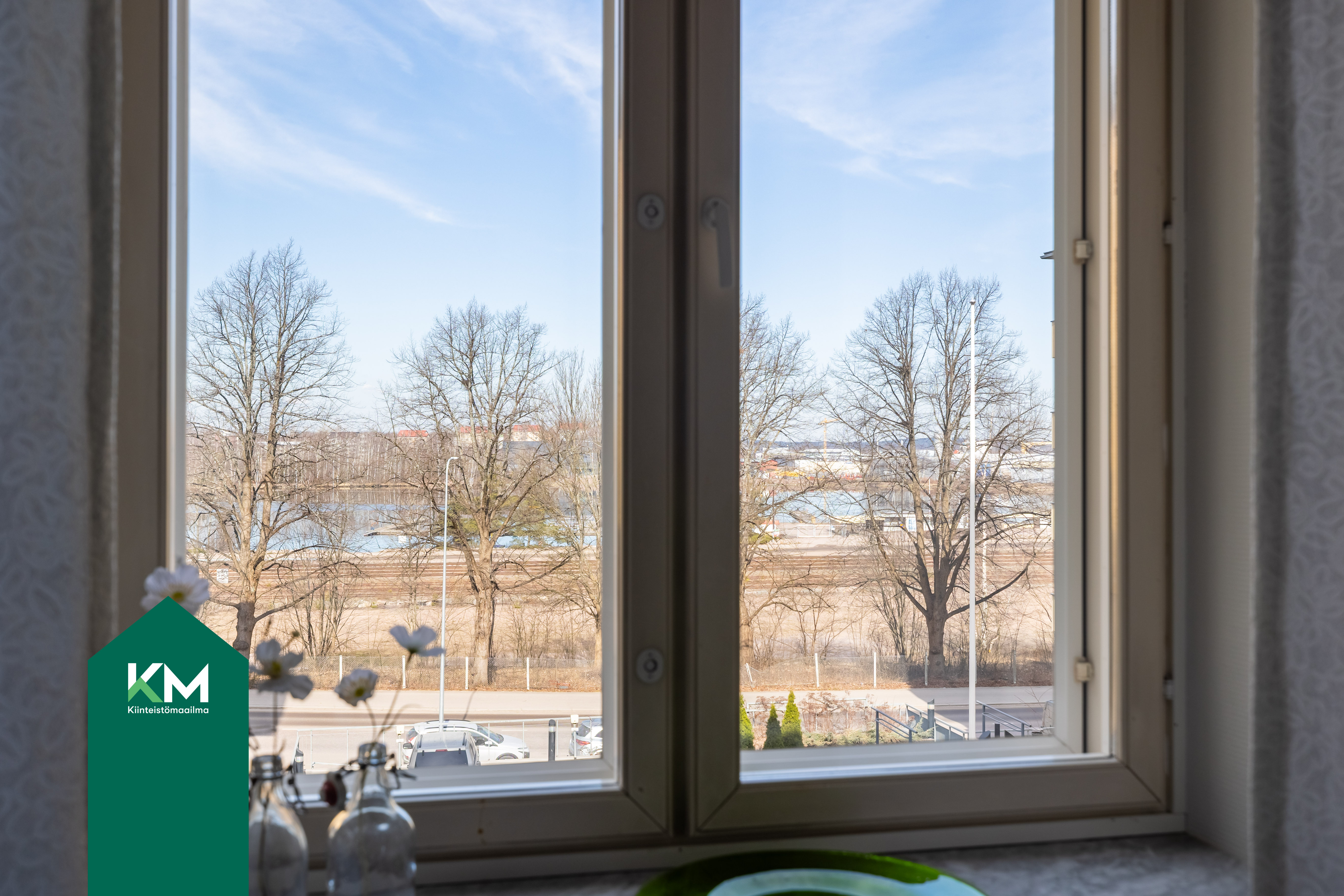 Keittiöstä on näkymät Satamakadun suuntaan.