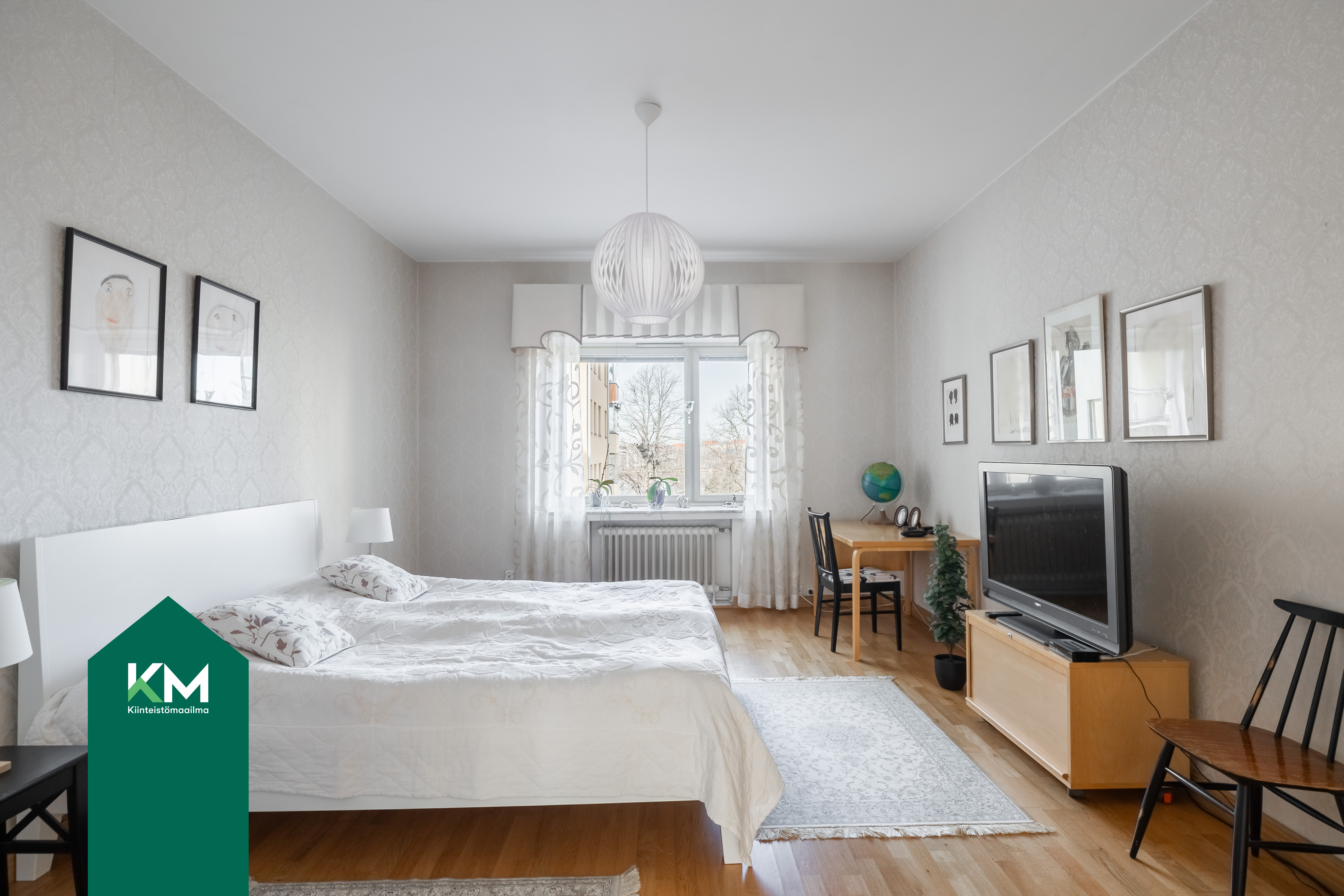 Päämakuuhuone on todella iso.