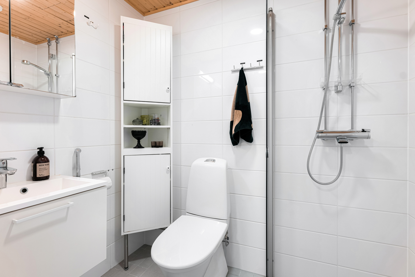 Peltokylänraitti 8, Töyrynummi, Helsinki