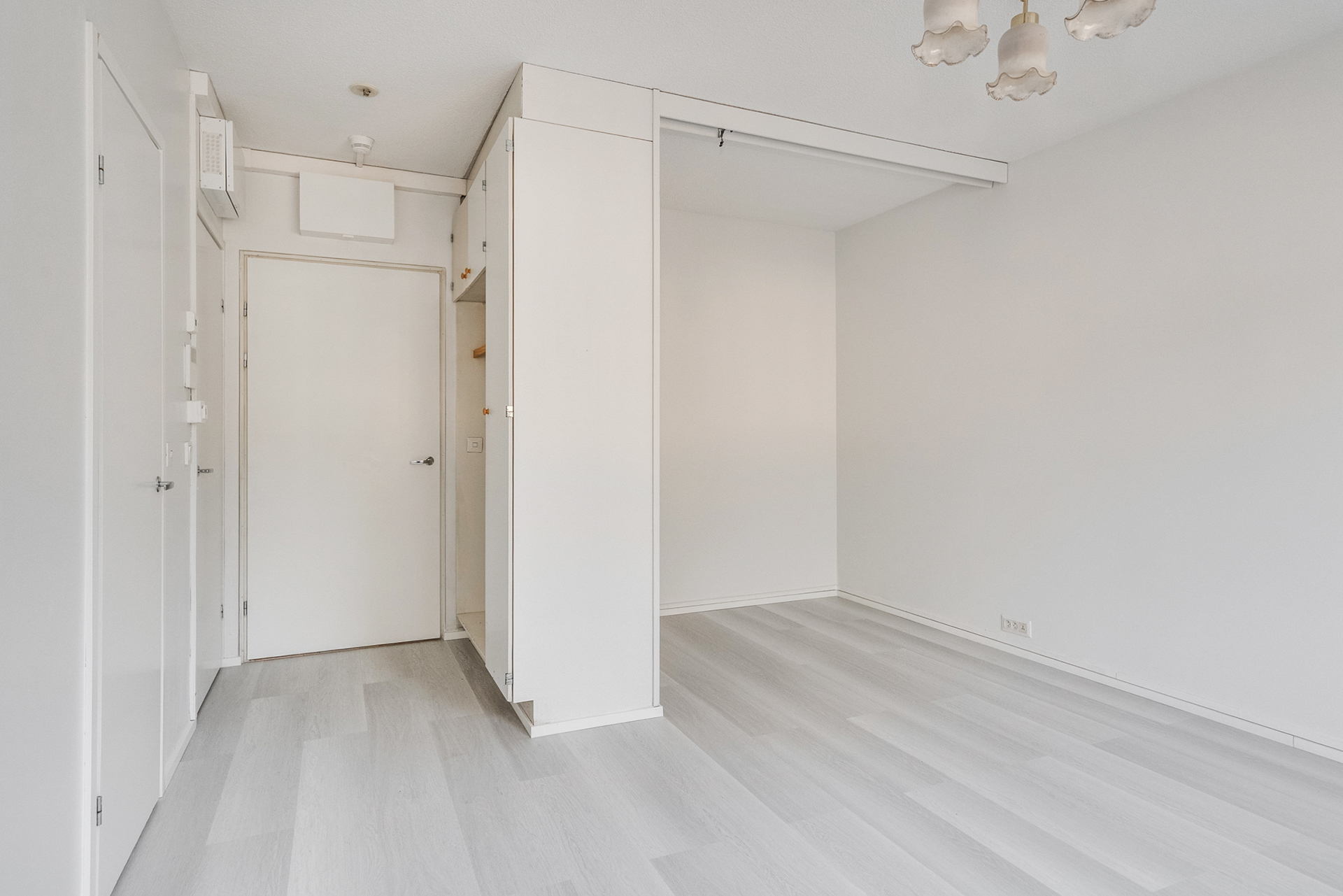 Makuualkovin saa hyvin rajattu esimerkiksi verholla