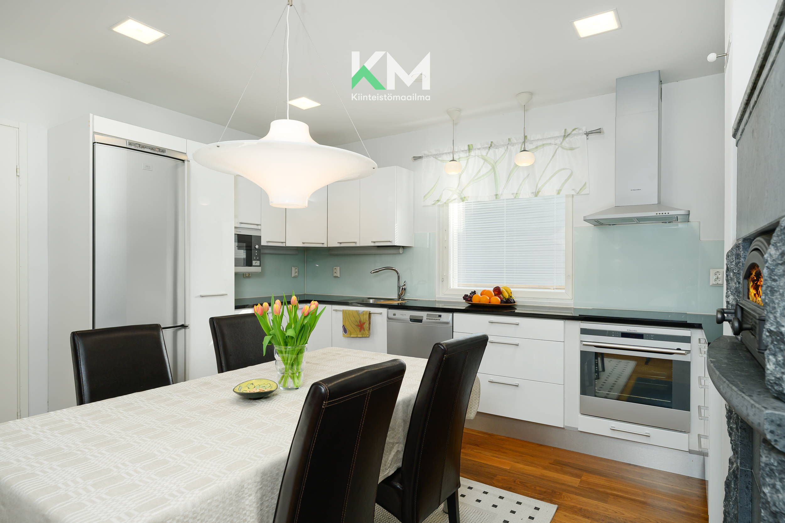 Keittiössä on hyvin säilytystilaa