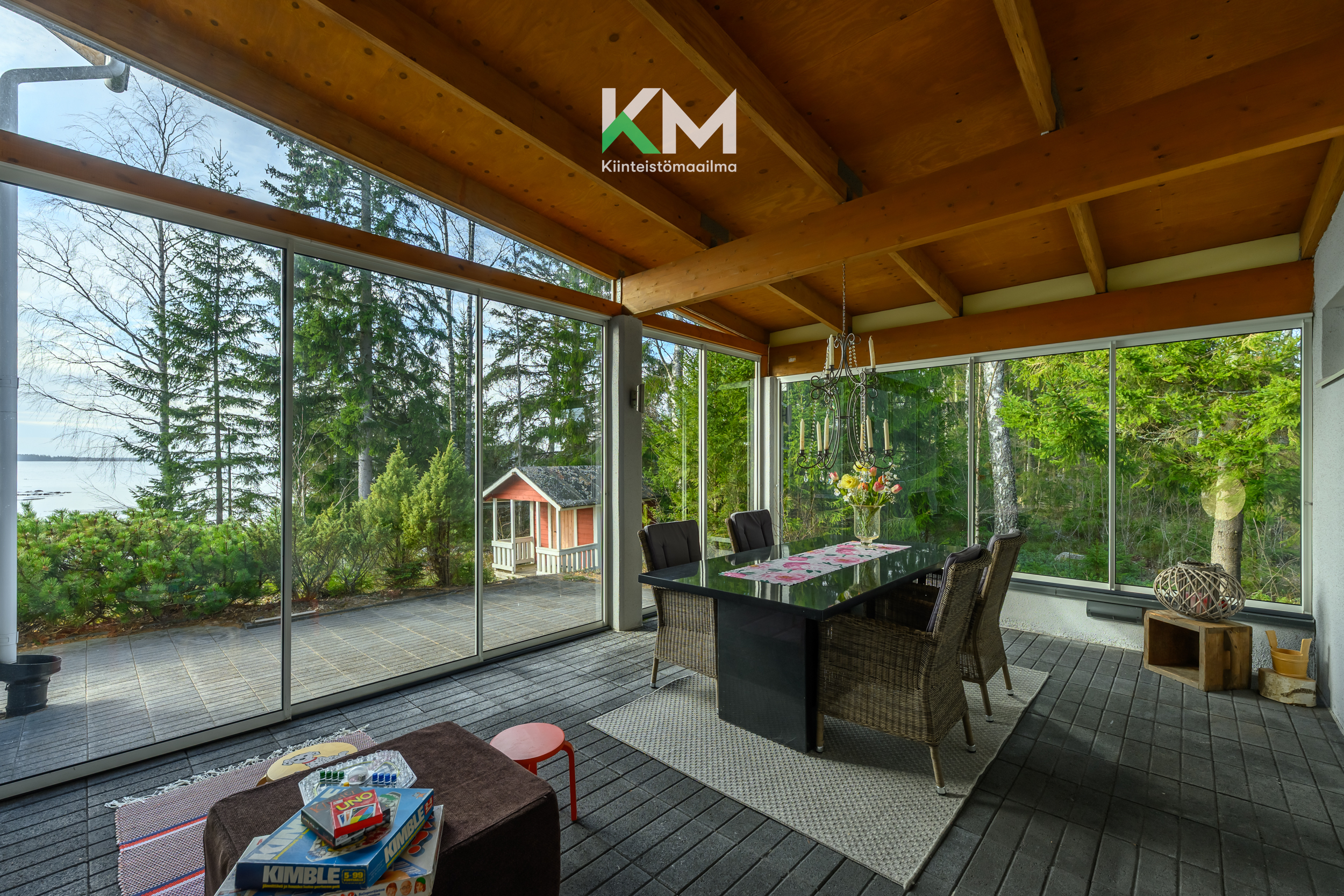 Lasitettu terassi kokonaisuudessaan