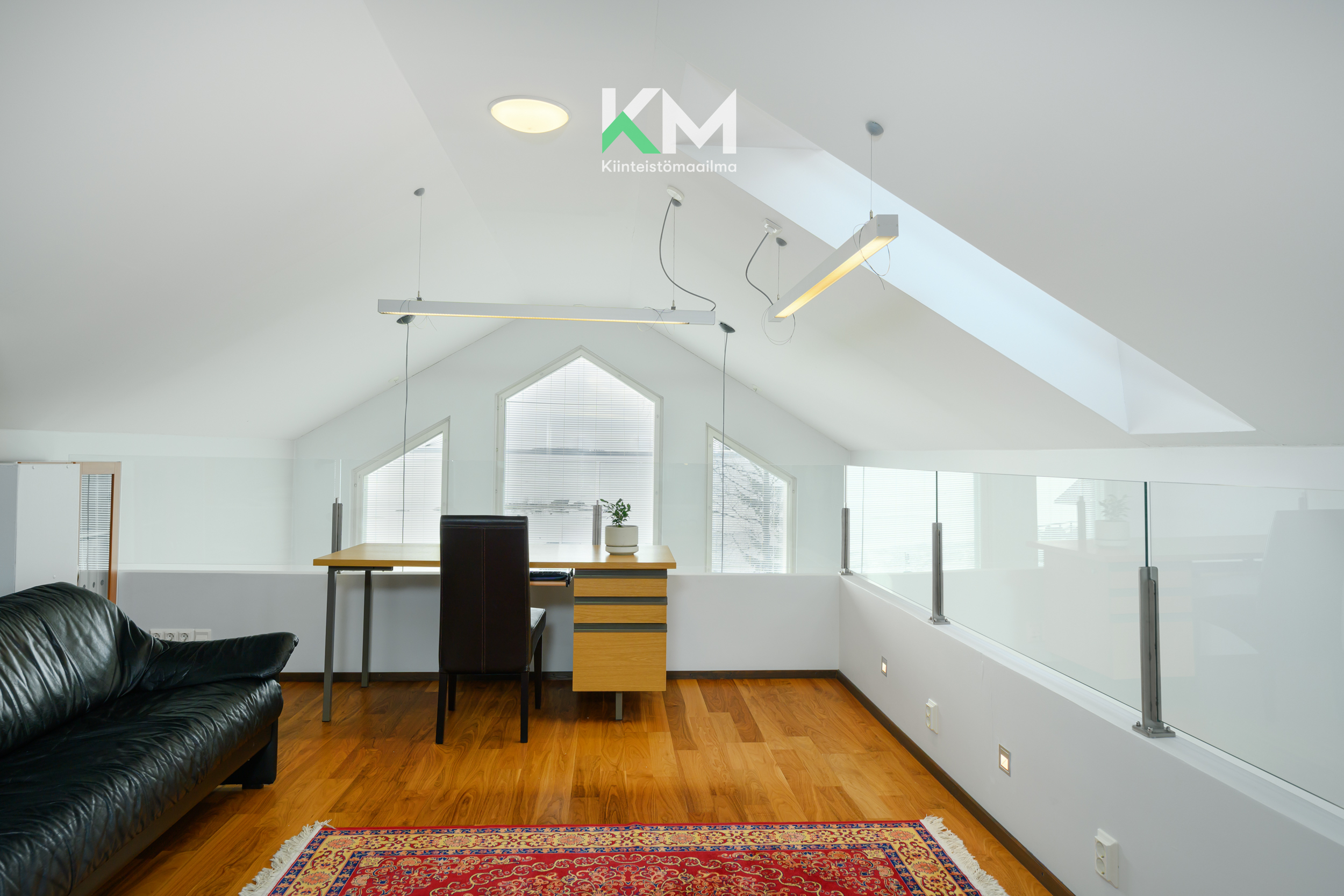 Yläkerran aulasta kauniit näkymät merelle