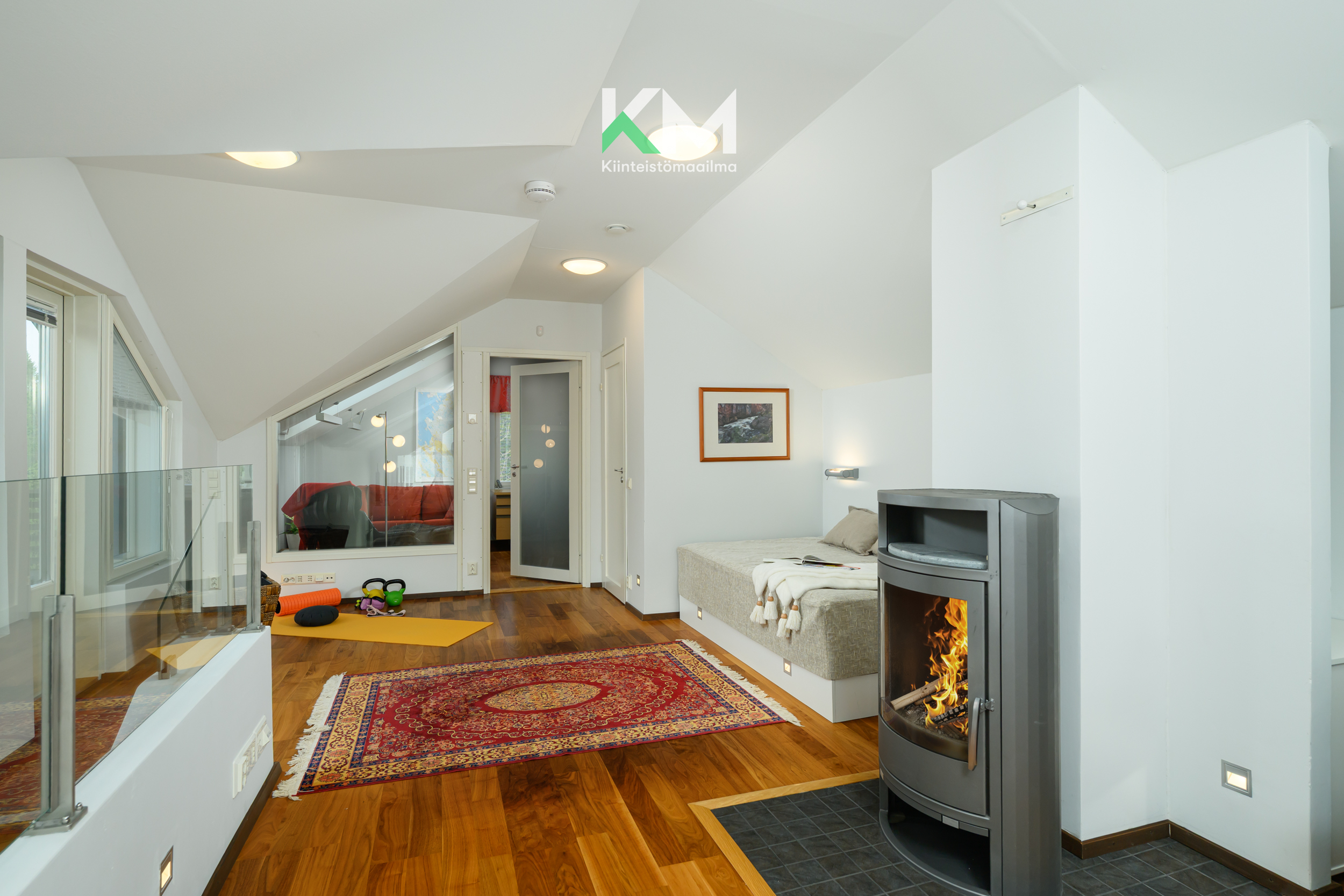 Yläkerran aula toisesta suunnasta