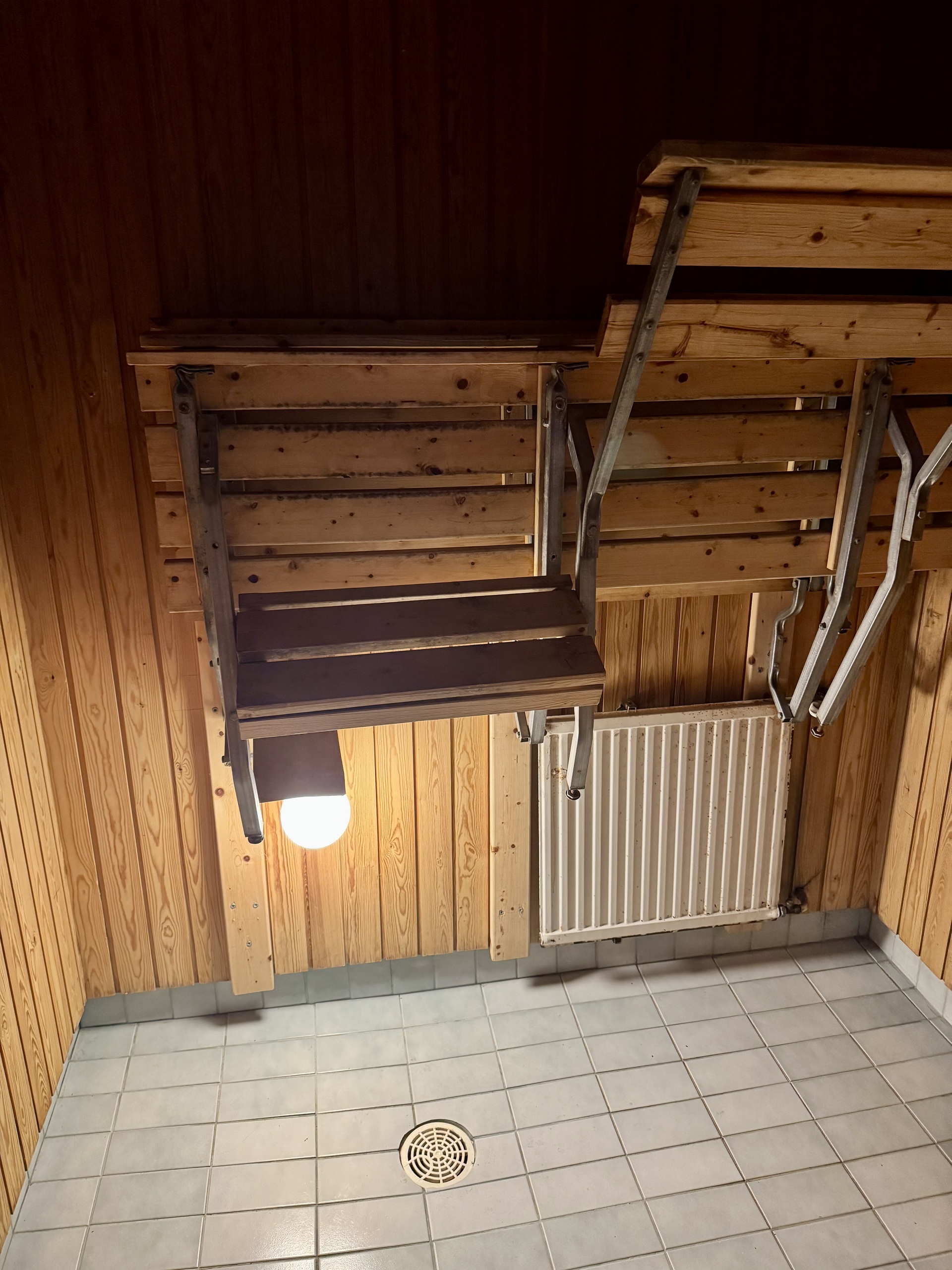 Saunassa kippilauteet