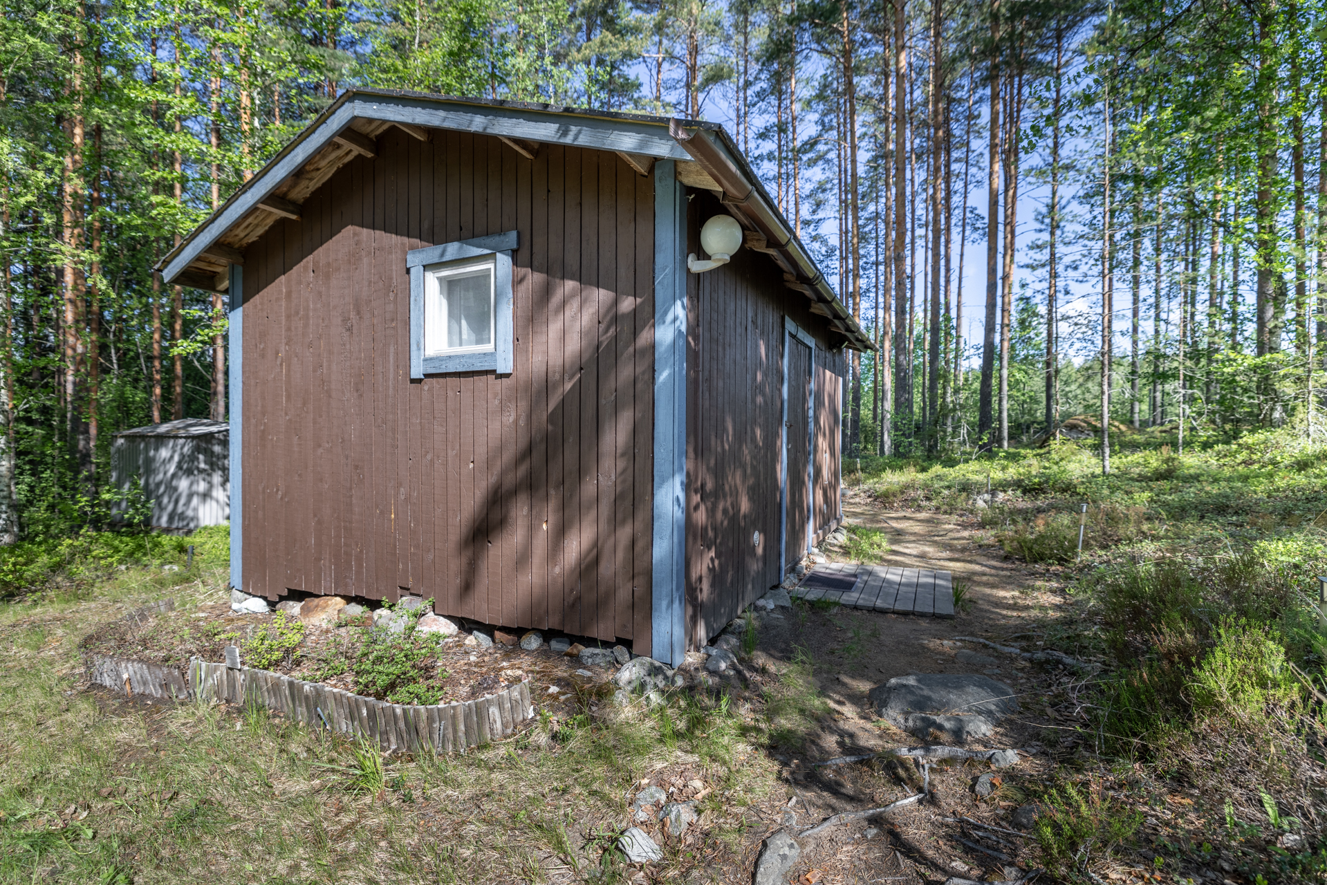 Varasto/aittarakennus