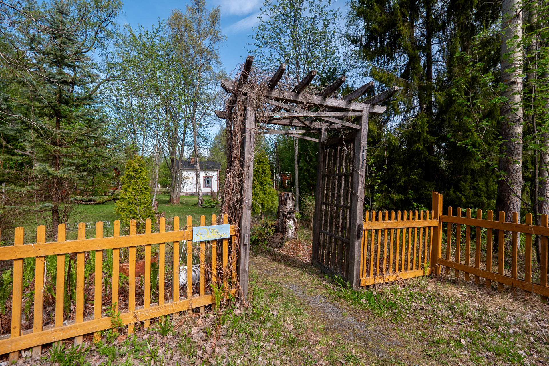 Portista sisään Villa Salmenrantaan