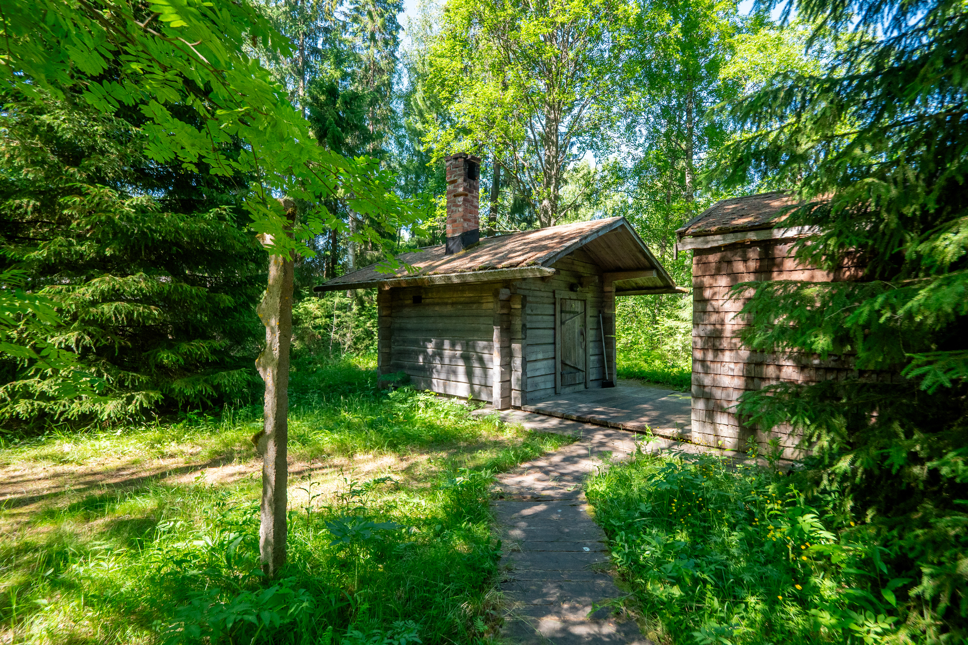 Perinnesauna ja pukeutumistila