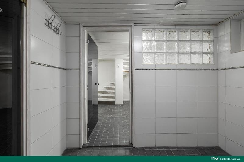 Tarhurintie 11, Hovila, Kotka