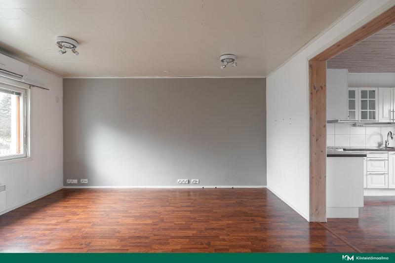 Tarhurintie 11, Hovila, Kotka