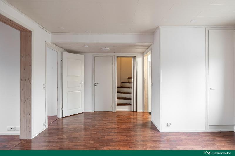 Tarhurintie 11, Hovila, Kotka