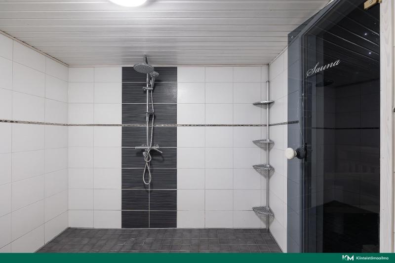 Tarhurintie 11, Hovila, Kotka