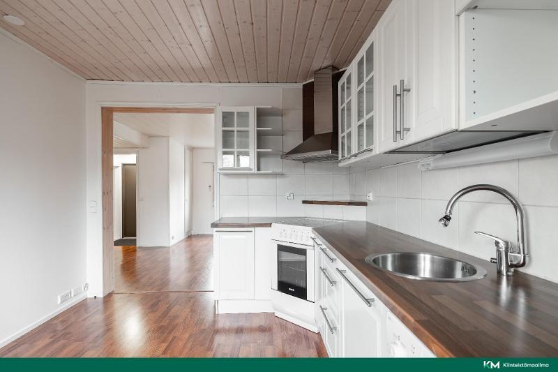 Tarhurintie 11, Hovila, Kotka