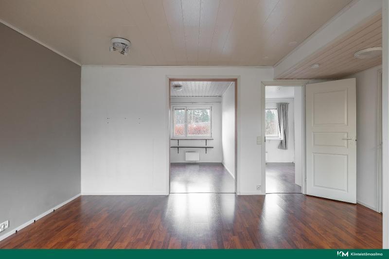 Tarhurintie 11, Hovila, Kotka