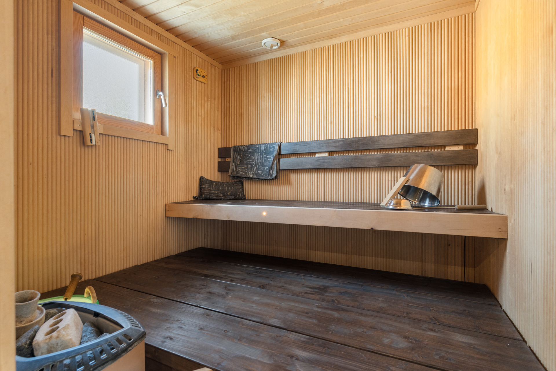 Sauna. Huomaa sormipaneelit.