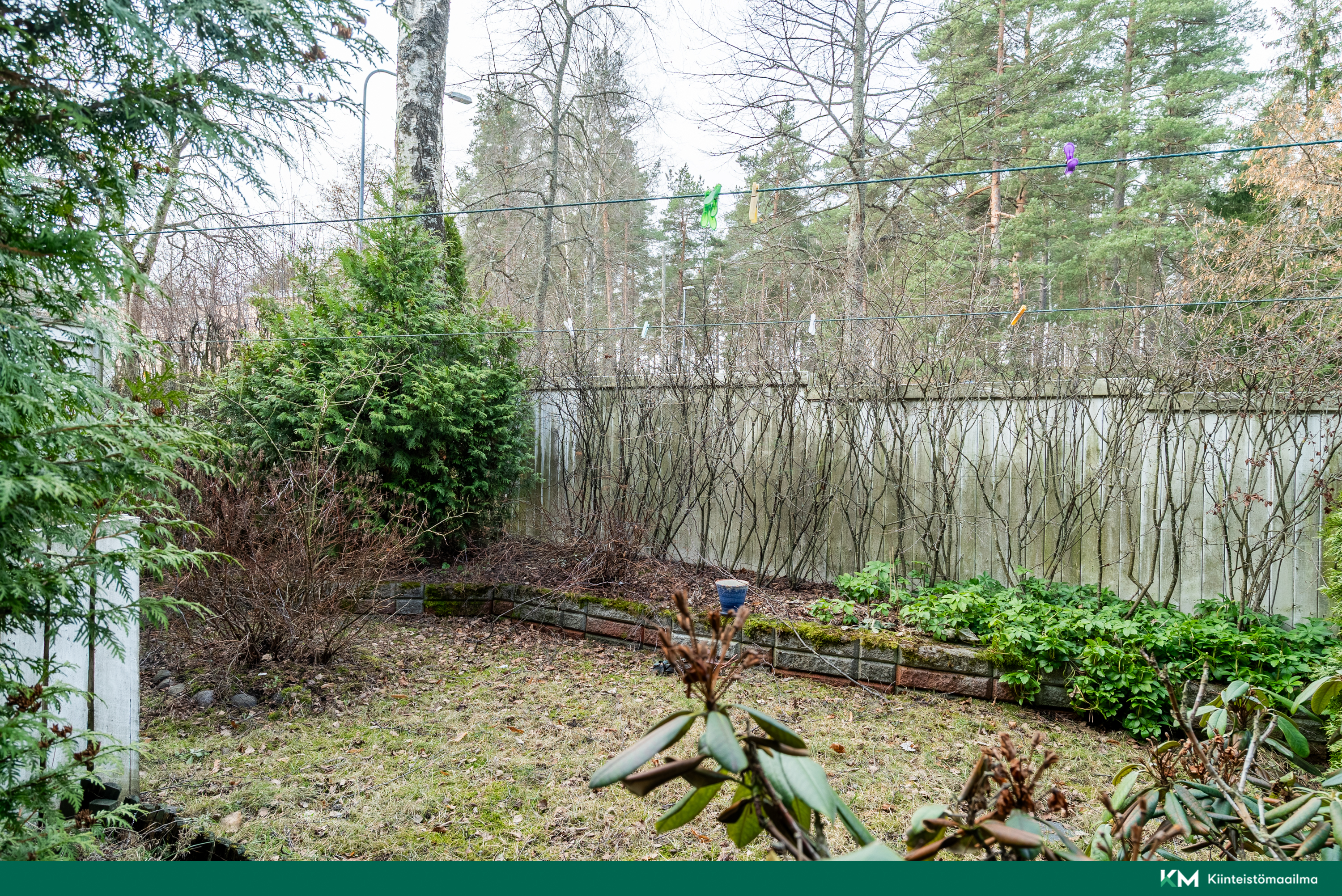 Oma aidattu piha sopii erinomaisesti koiranomistajalle tai lapsiperheelle