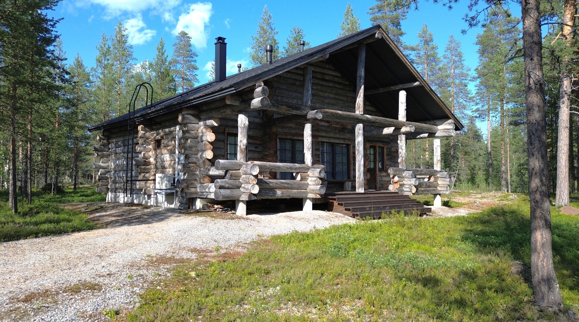 Kirvestie 24, Kolari