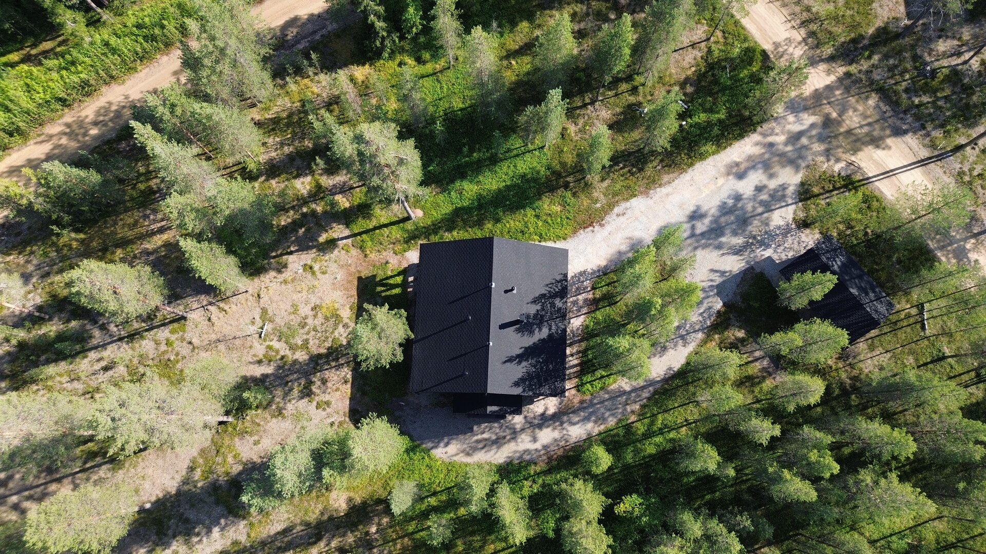 Kirvestie 24, Kolari
