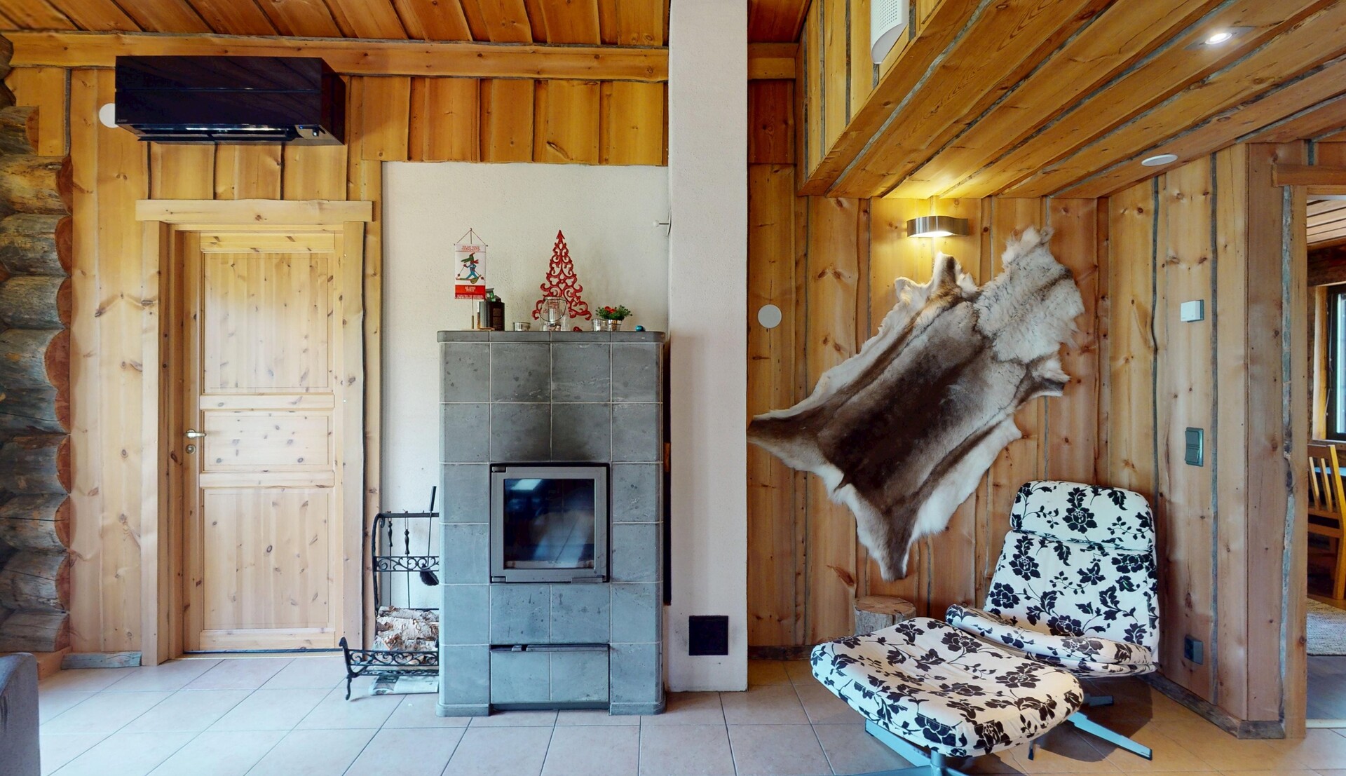 Kirvestie 24, Kolari