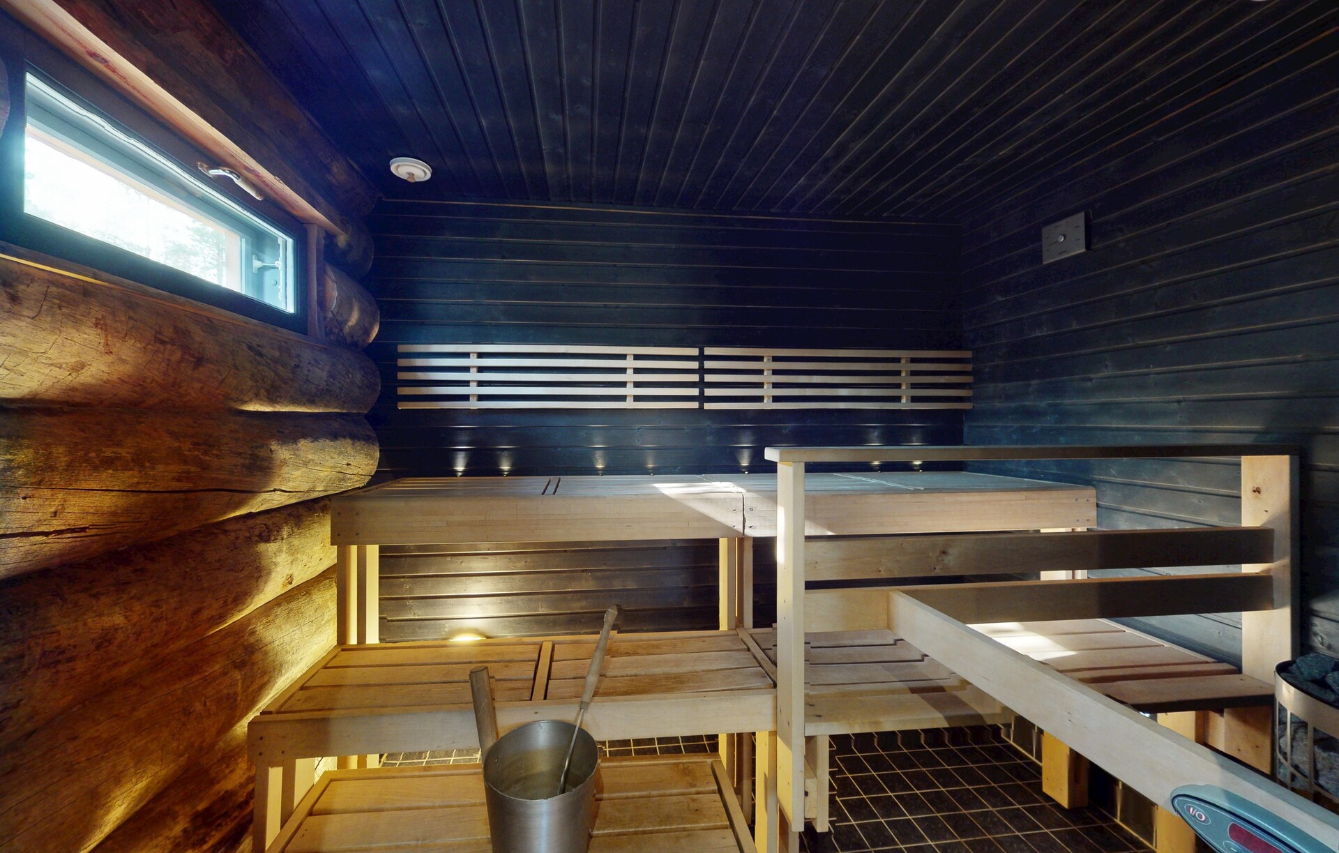 Kirvestie 24, Kolari
