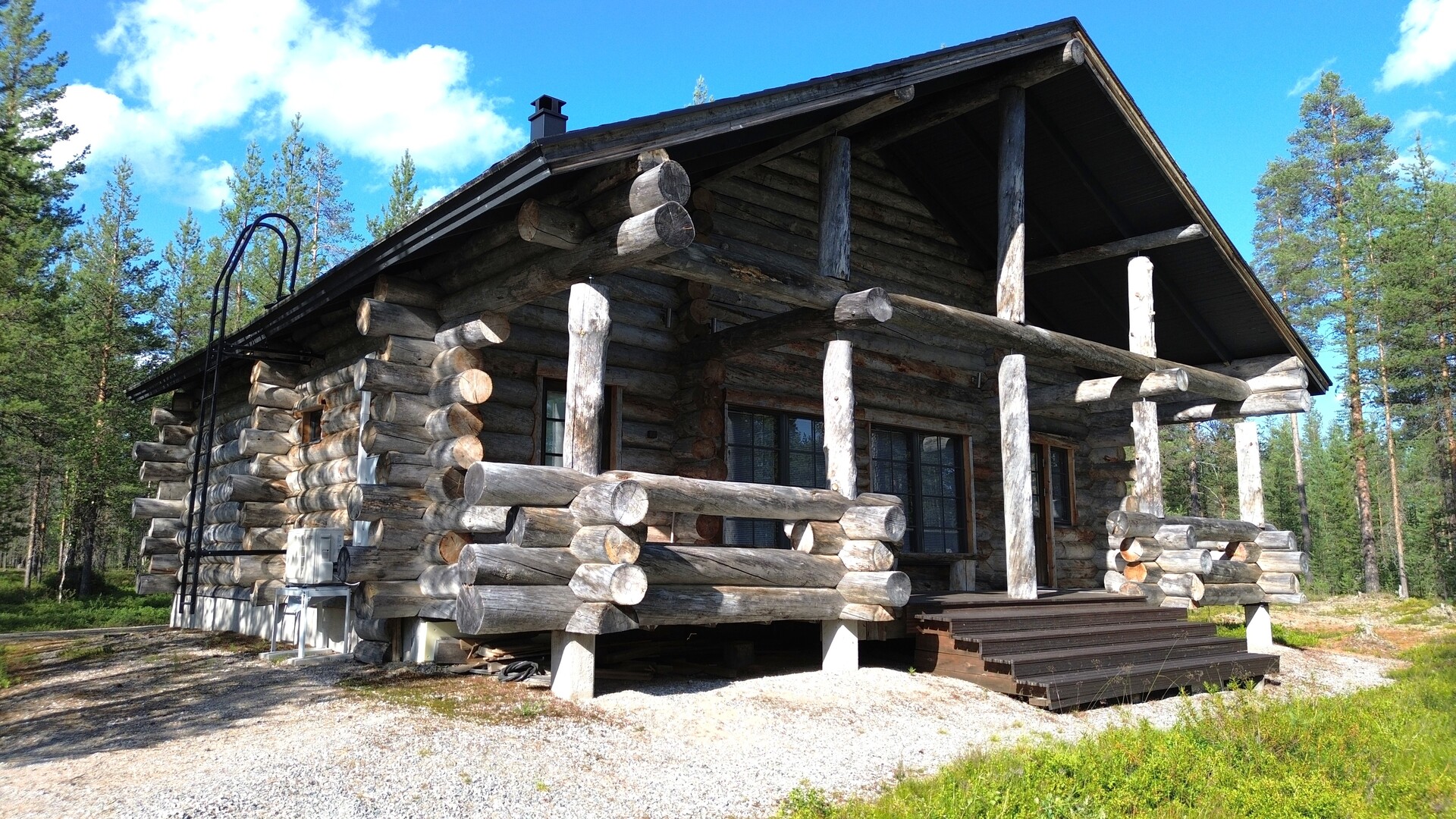 Kirvestie 24, Kolari