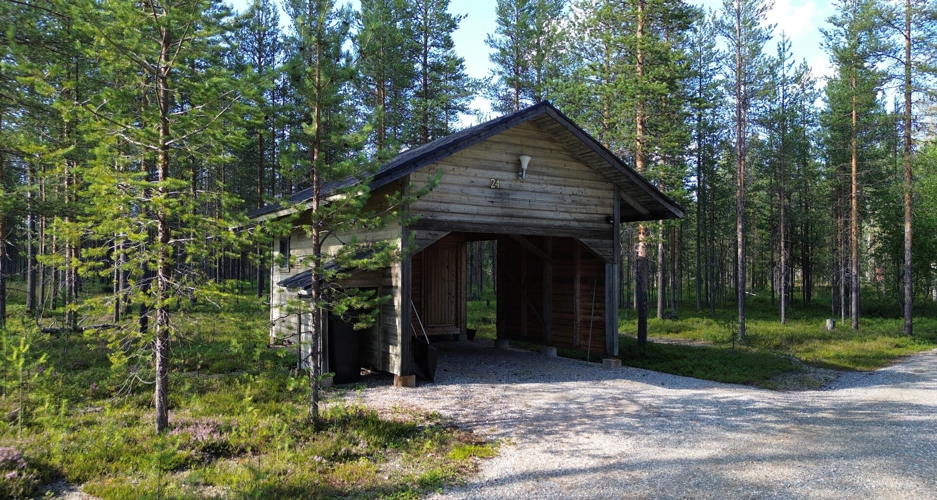 Kirvestie 24, Kolari