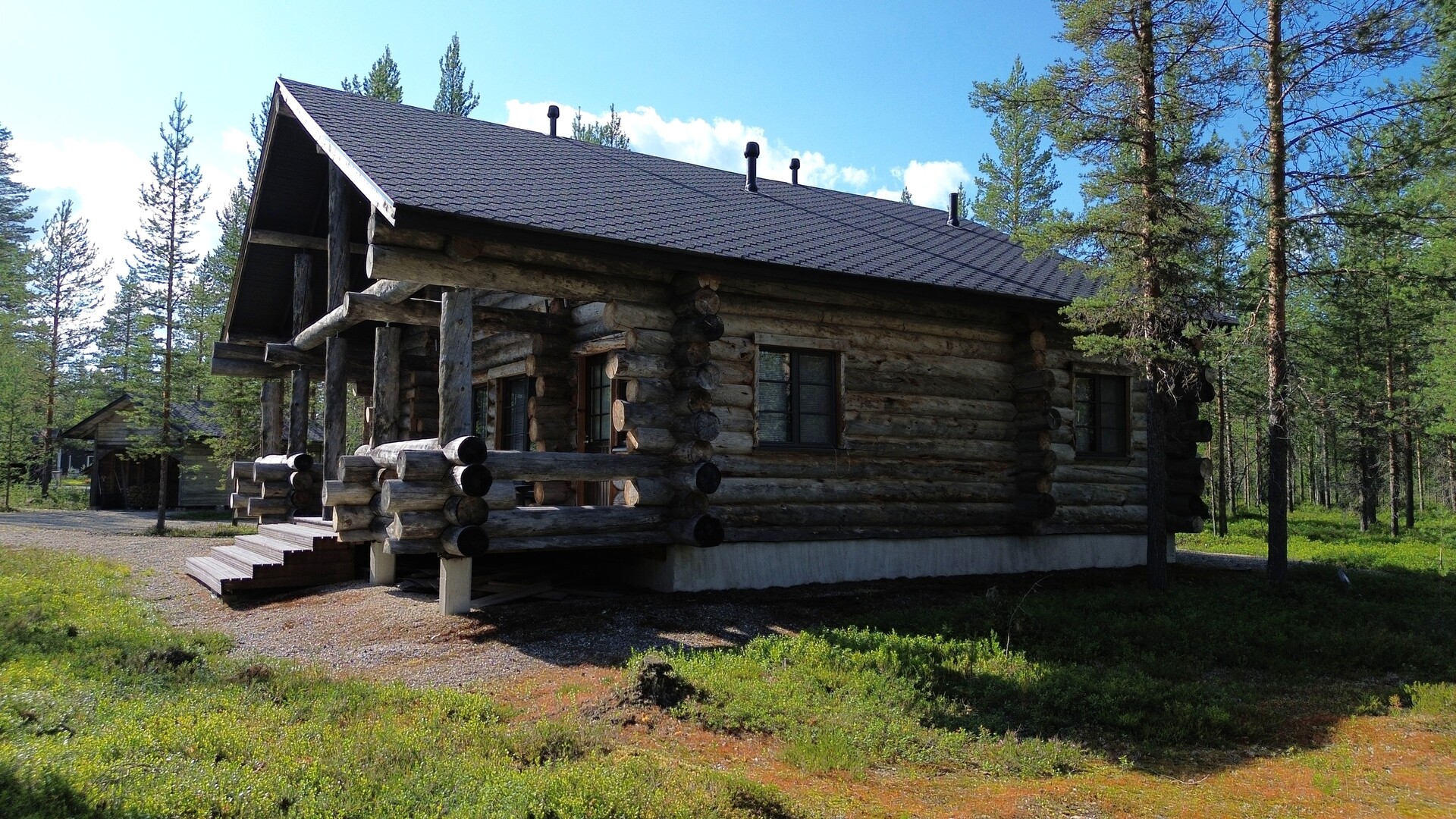Kirvestie 24, Kolari