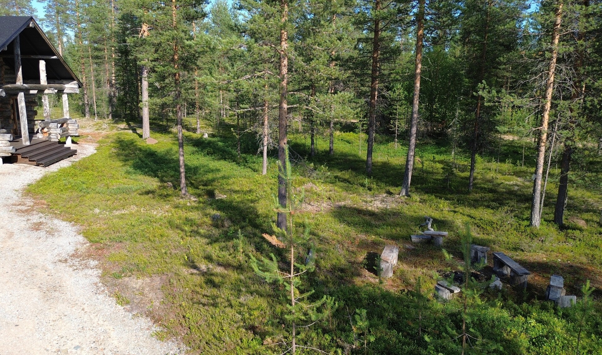 Kirvestie 24, Kolari