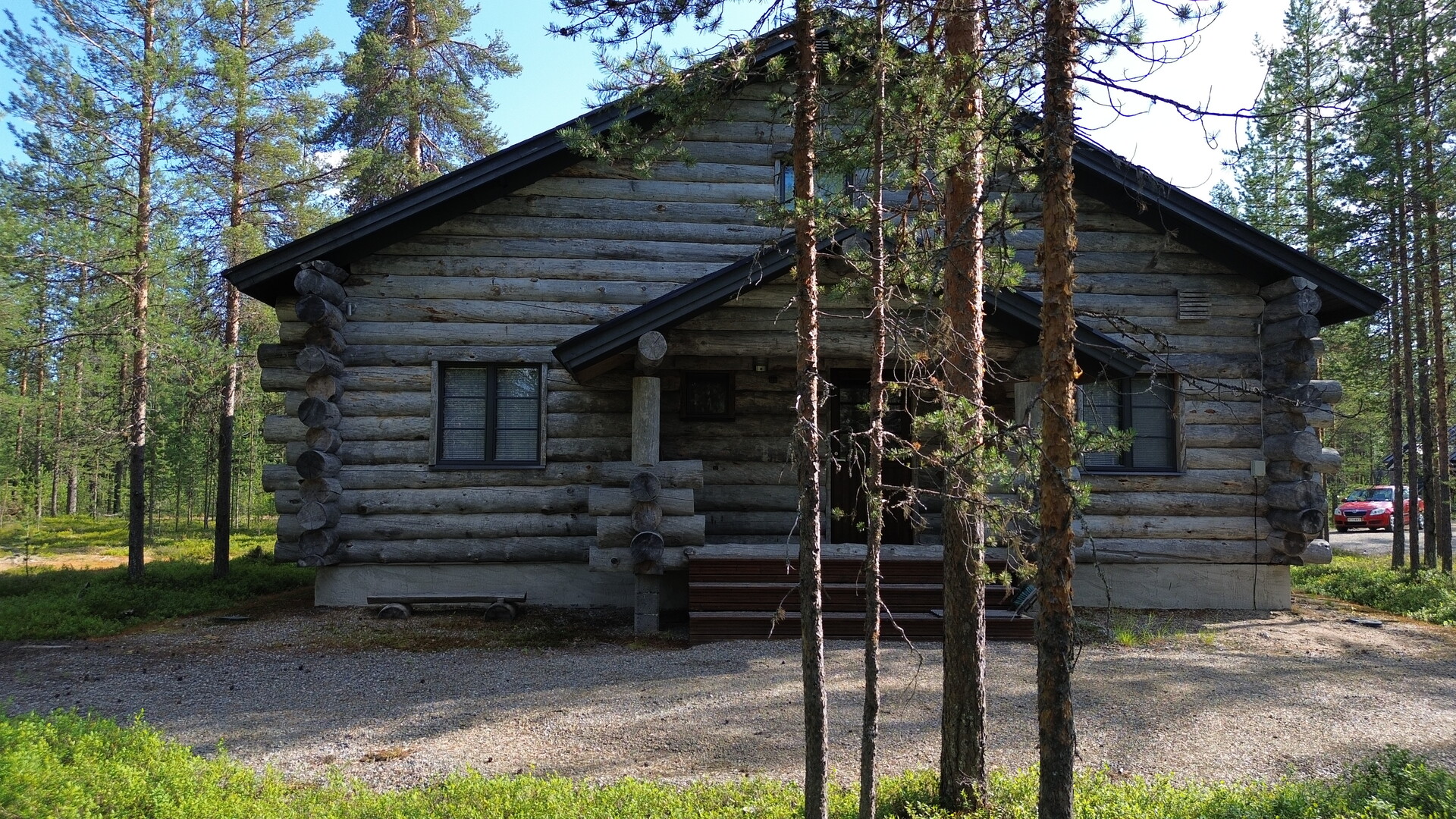 Kirvestie 24, Kolari