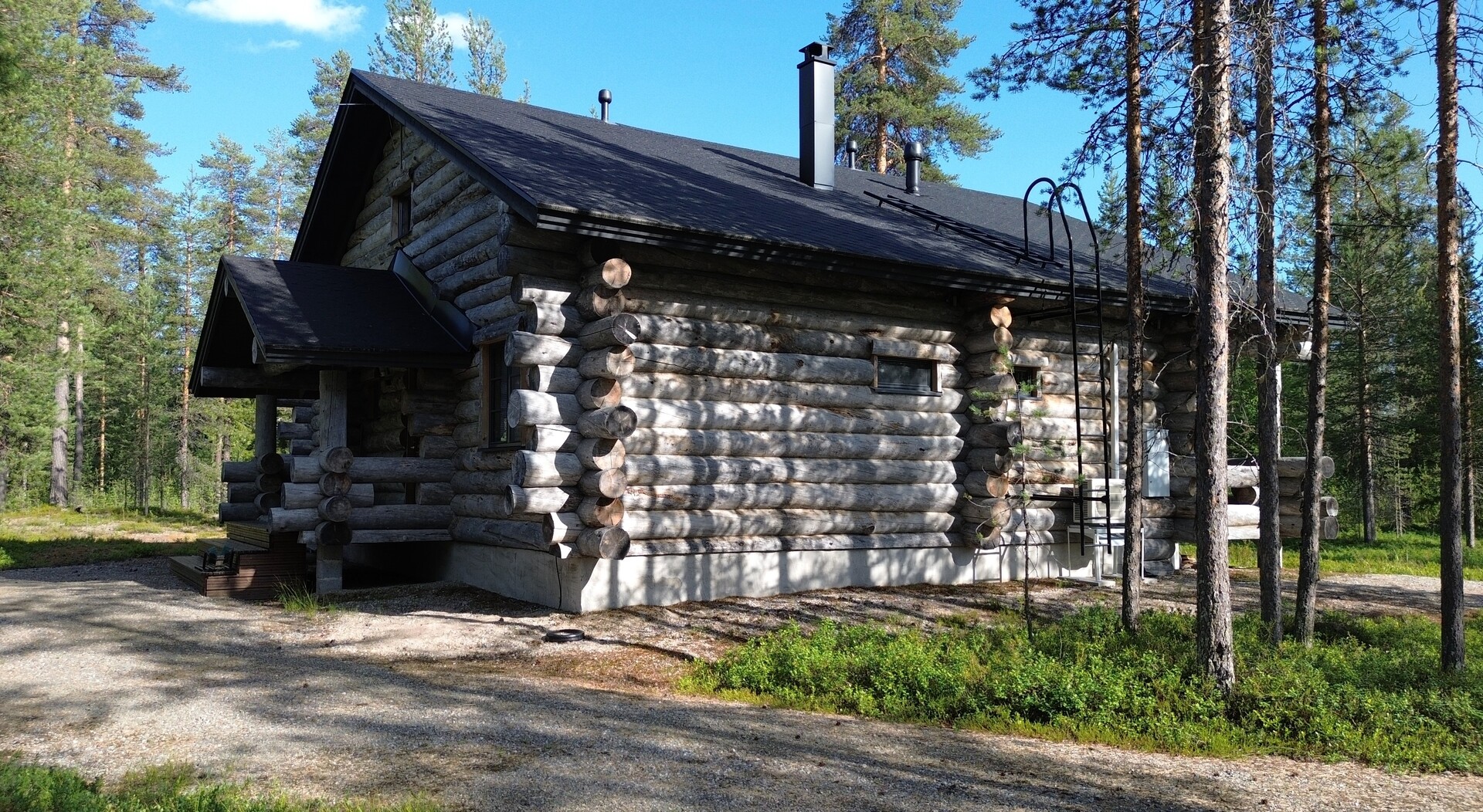 Kirvestie 24, Kolari