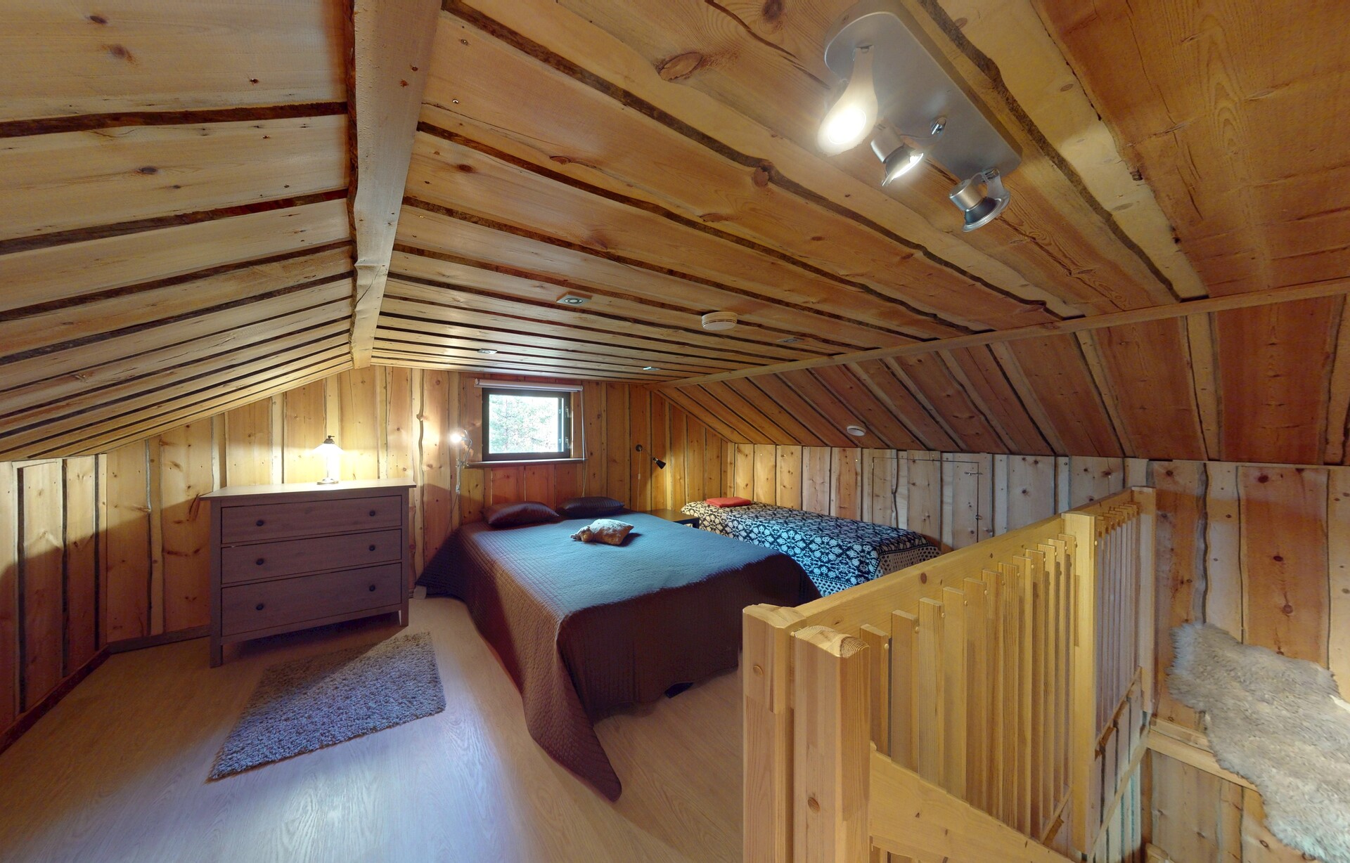 Kirvestie 24, Kolari