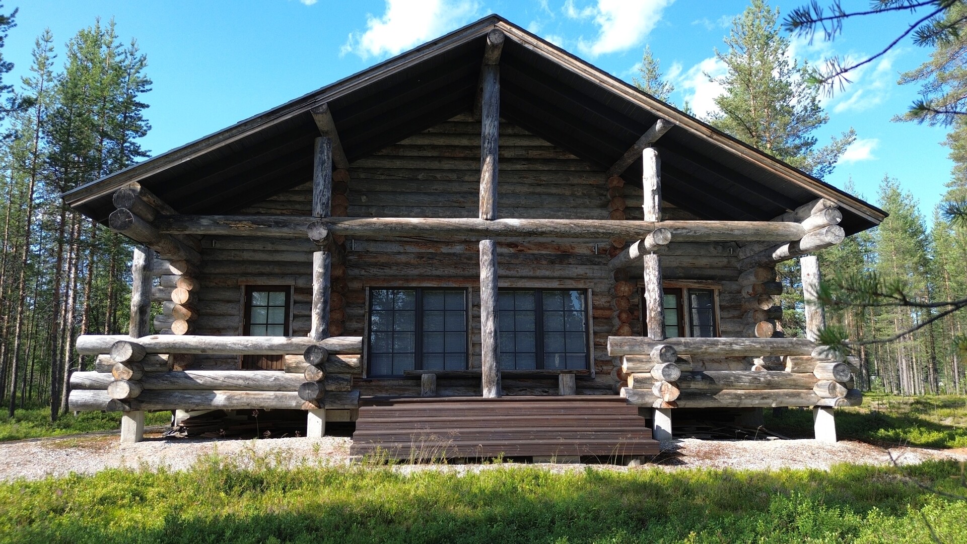 Kirvestie 24, Kolari