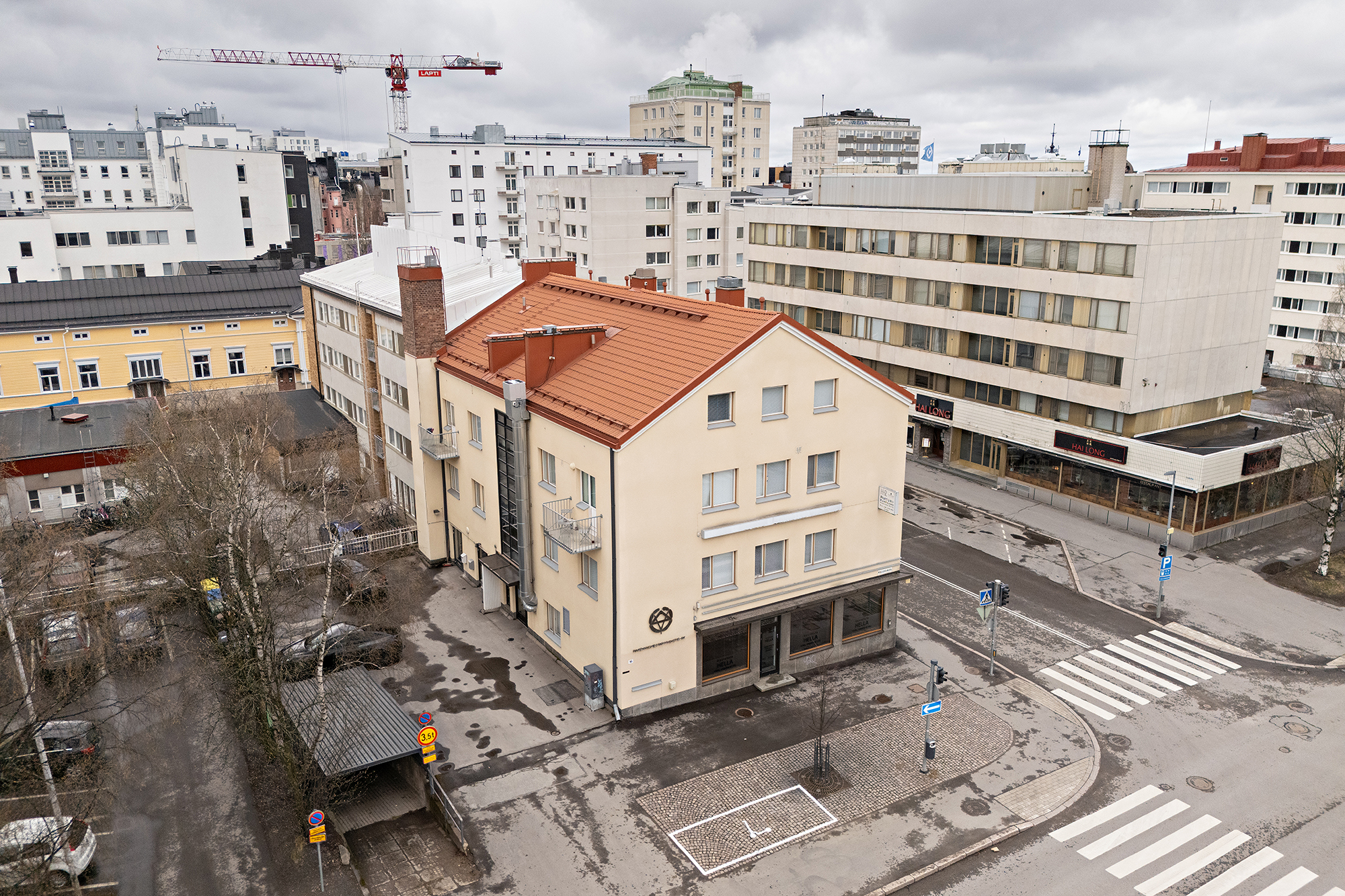 Isokatu 13, Oulu