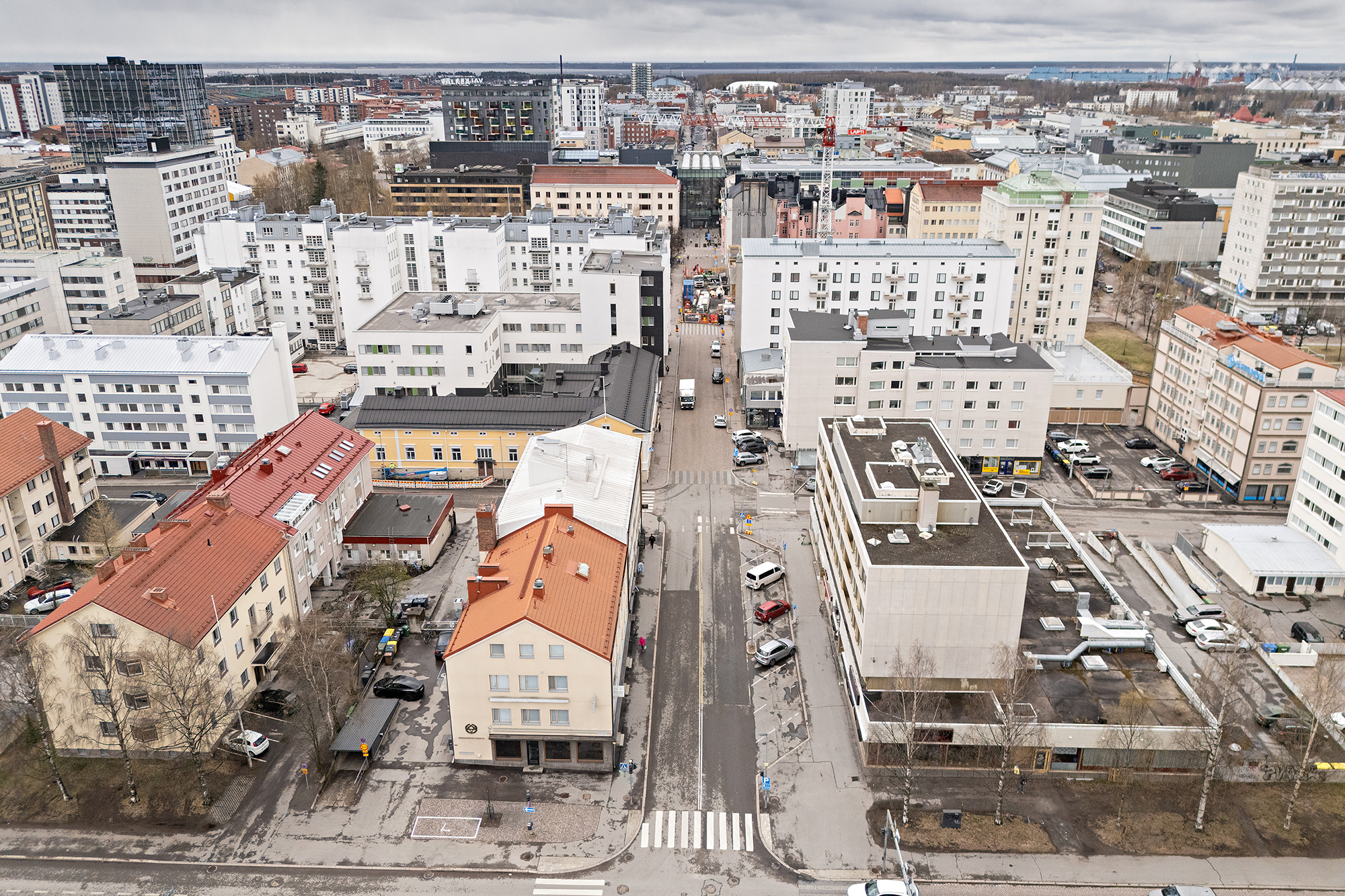 Isokatu 13, Oulu