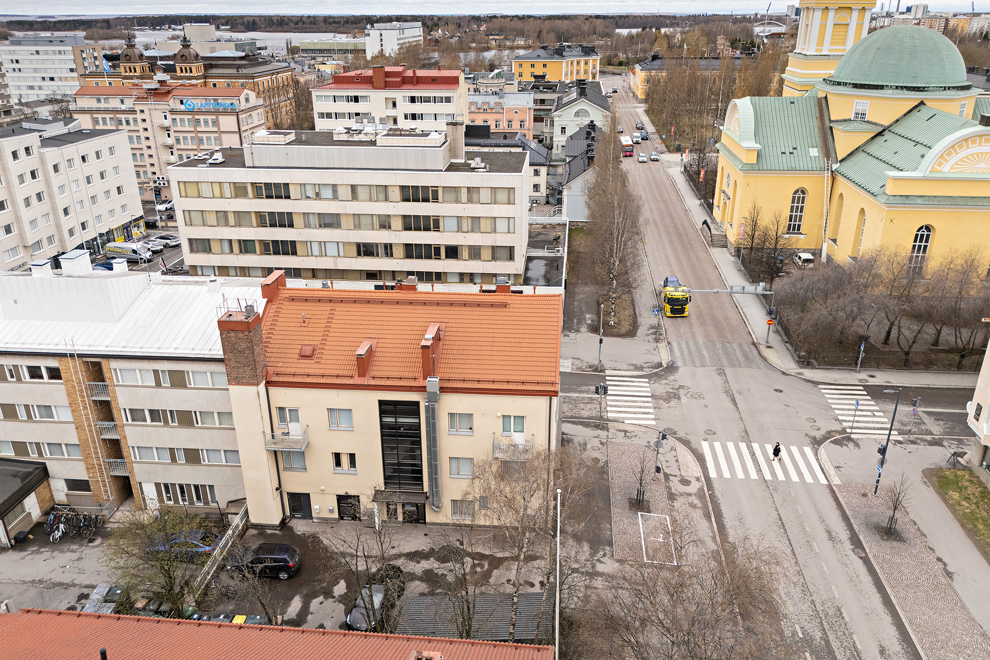 Isokatu 13, Oulu