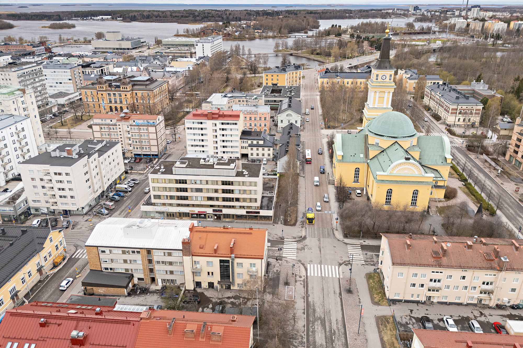 Isokatu 13, Oulu