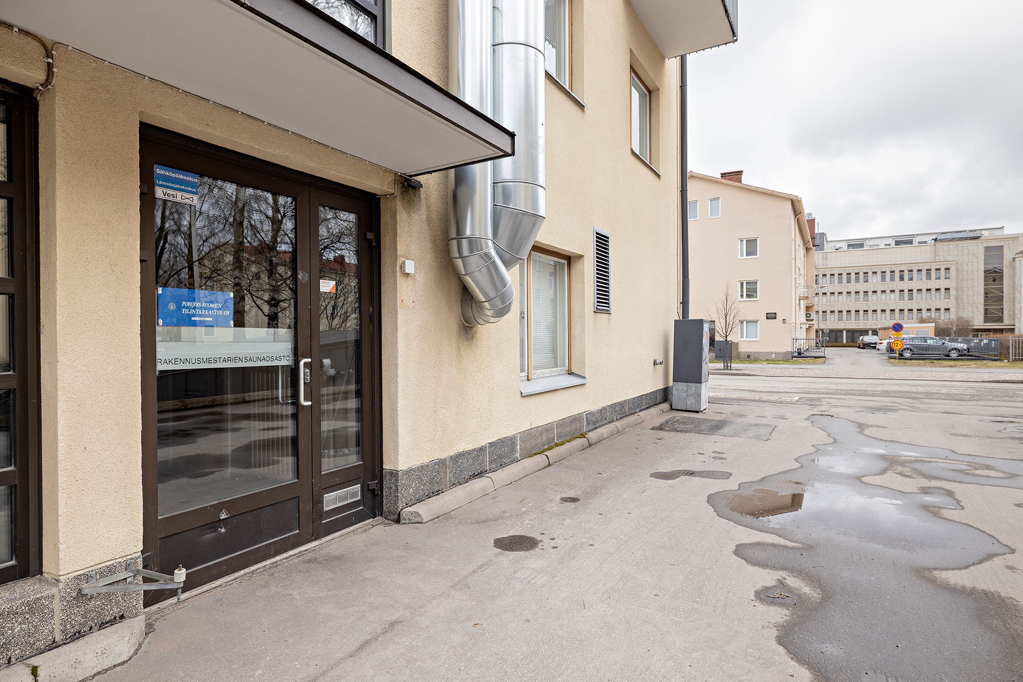 Isokatu 13, Oulu
